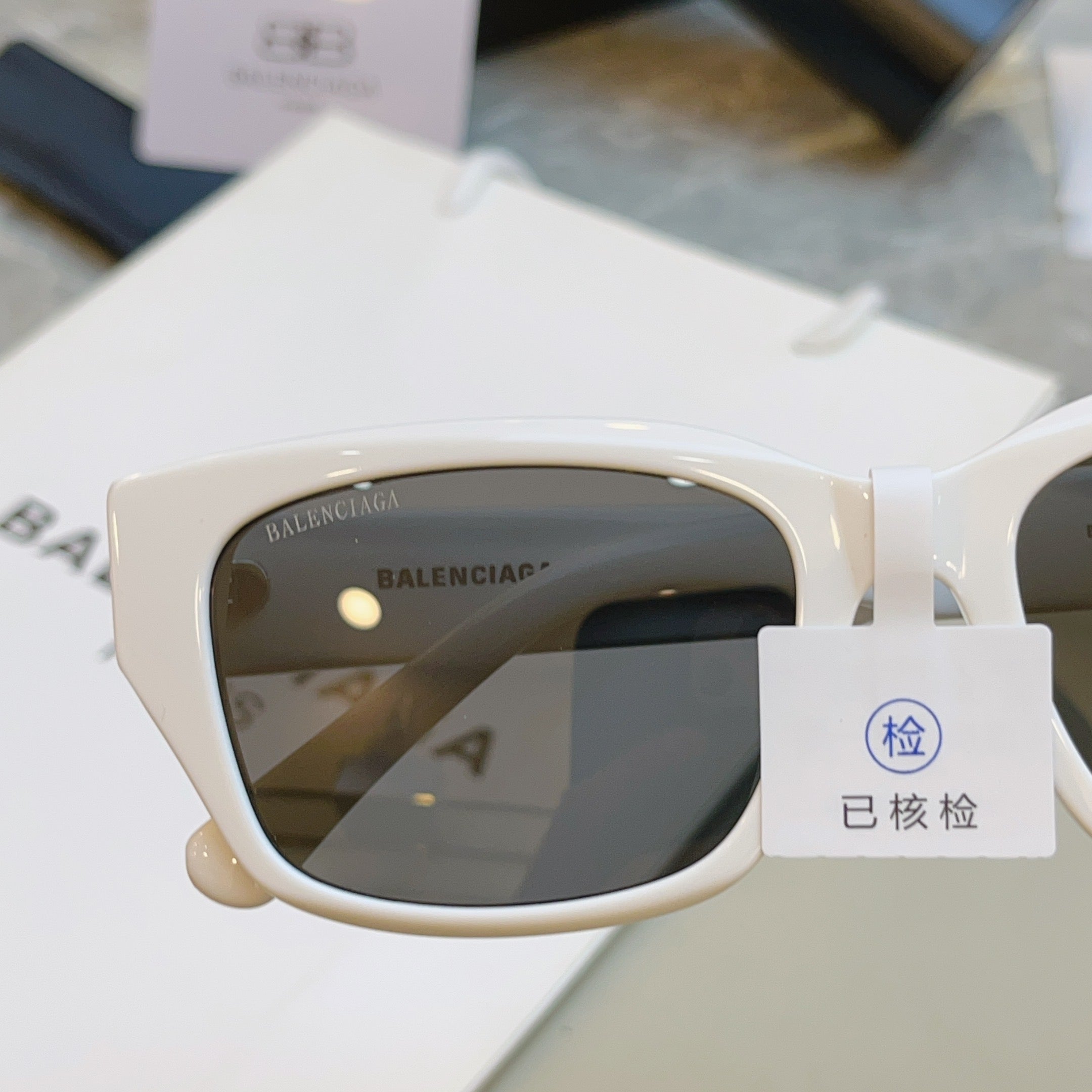 Balenciaga BB0480SK Fashion Black Lens Sunglasses for Men & Women - 487513 - detail image 4
