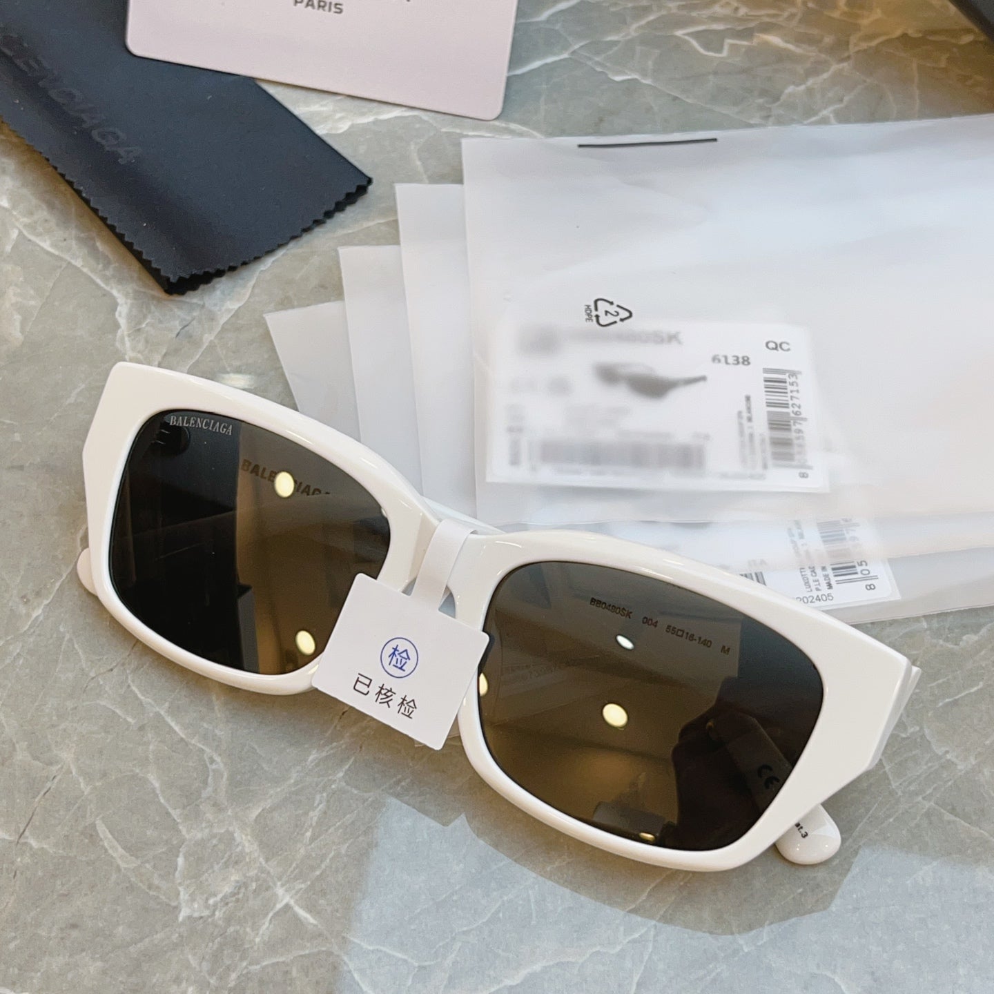 Balenciaga BB0480SK Fashion Black Lens Sunglasses for Men & Women - 487513 - detail image 3