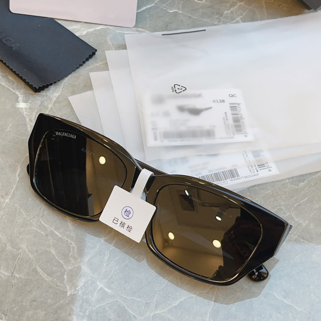 Balenciaga BB0480SK Fashion Black Lens Sunglasses for Men & Women - detail image 3