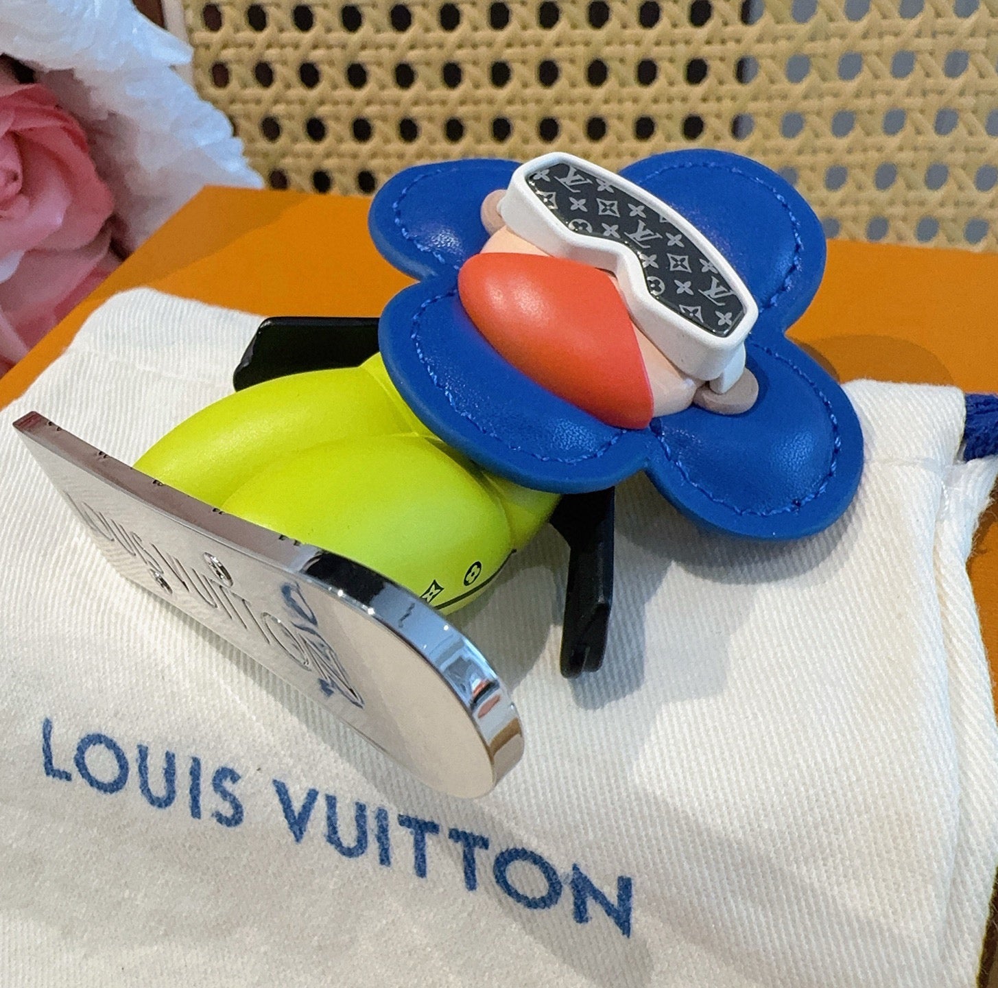 Louis Vuitton M00965 Fashion Orange Lens Sunglasses for Men & Women - detail image 4