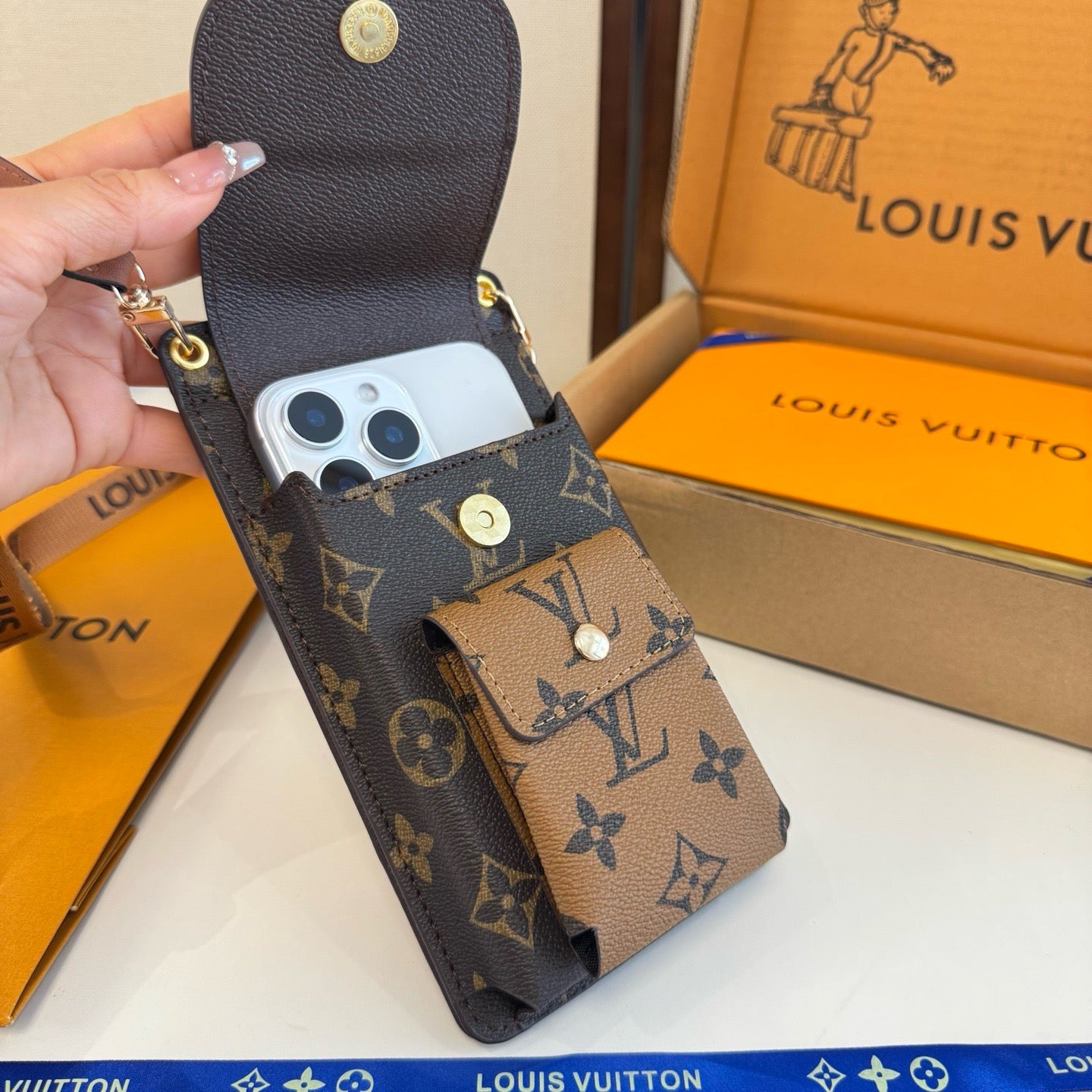 Louis Vuitton Fashion Black Lens Sunglasses for Men & Women - 448522 - detail image 9
