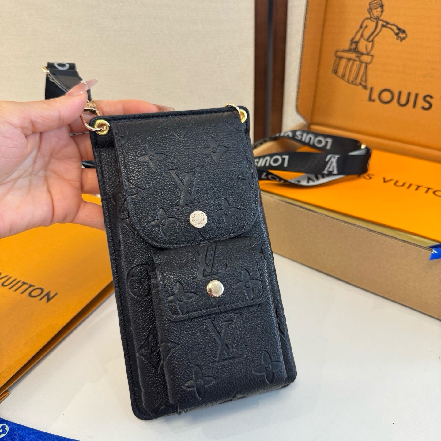 Louis Vuitton Fashion Black Lens Sunglasses for Men & Women - 448520 - detail image 9