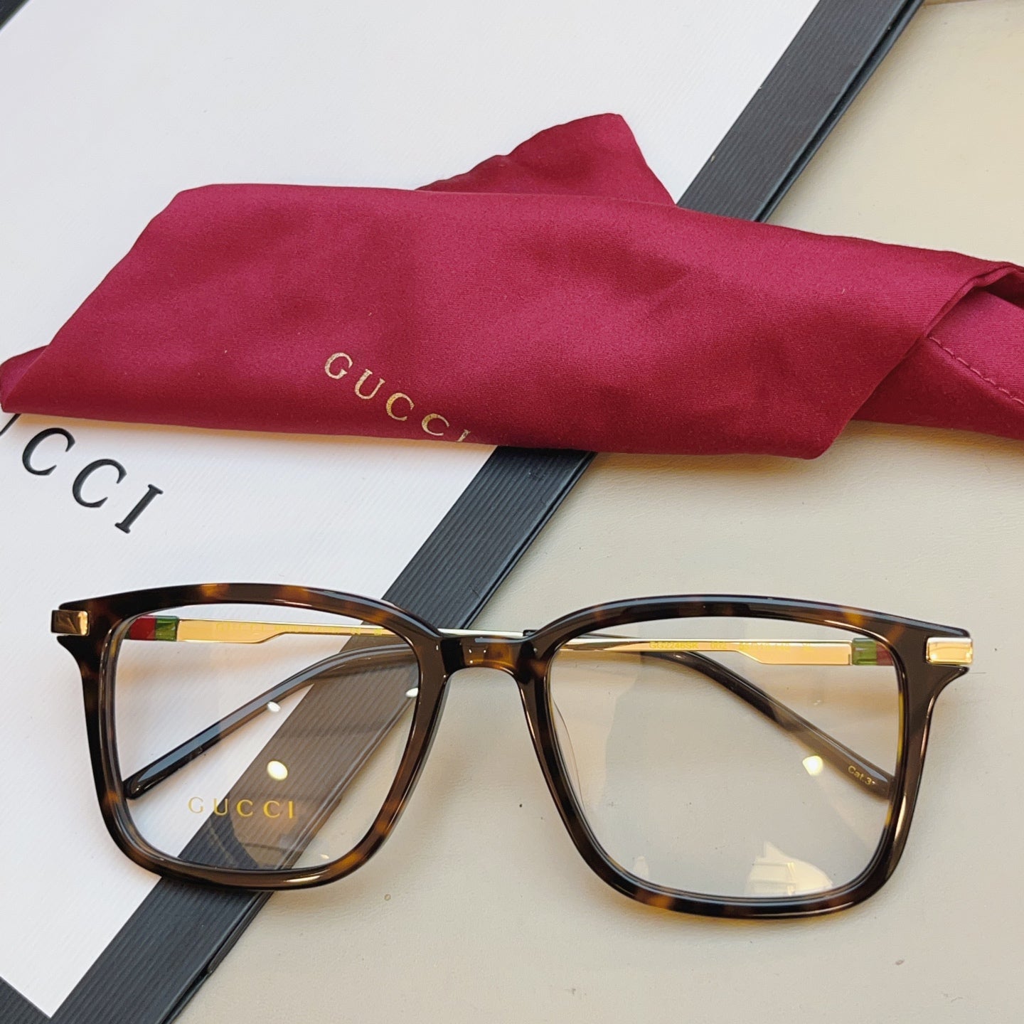 Gucci GG2246SK Fashion Brown Lens Sunglasses for Men & Women - detail image 4