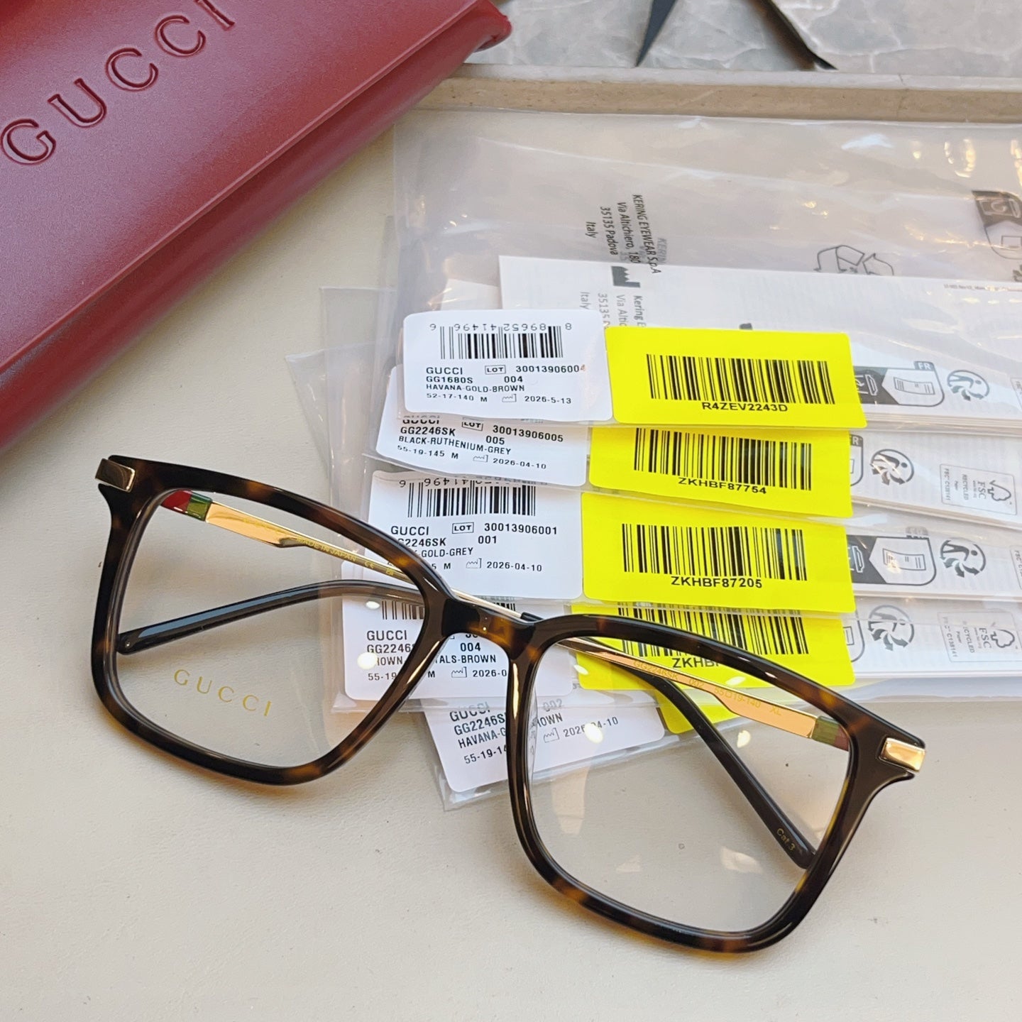 Gucci GG2246SK Fashion Yellow Lens Sunglasses for Men & Women - detail image 2