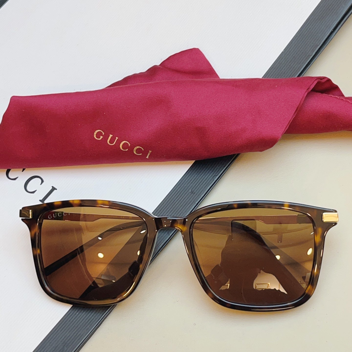 Gucci GG2246SK Fashion Brown Lens Sunglasses for Men & Women - 464927