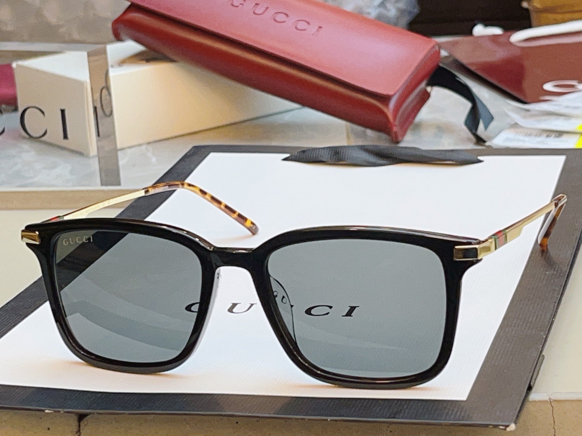 Gucci GG2246SK Fashion Gray Lens Sunglasses for Men & Women - 464928 - detail image 4