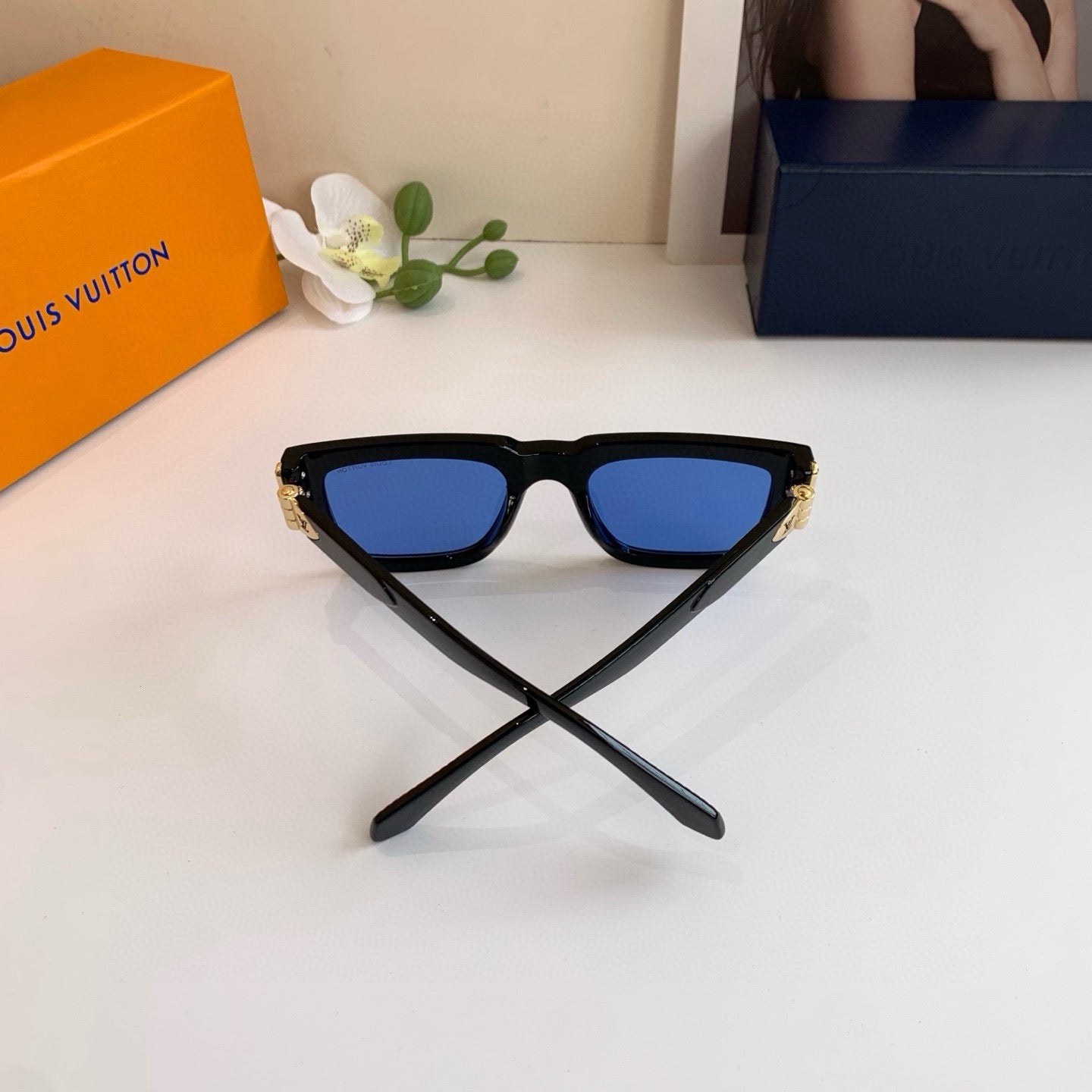 Louis Vuitton Square Blue Lens Sunglasses for Men & Women - 486261 - detail image 2