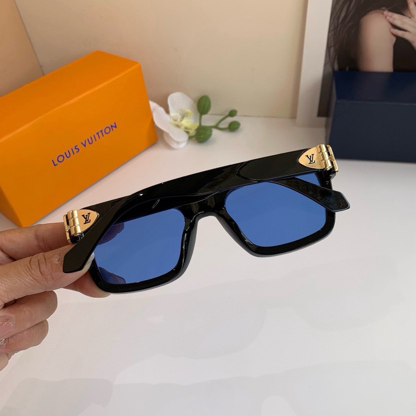 Louis Vuitton Square Blue Lens Sunglasses for Men & Women - 486261 - detail image 3