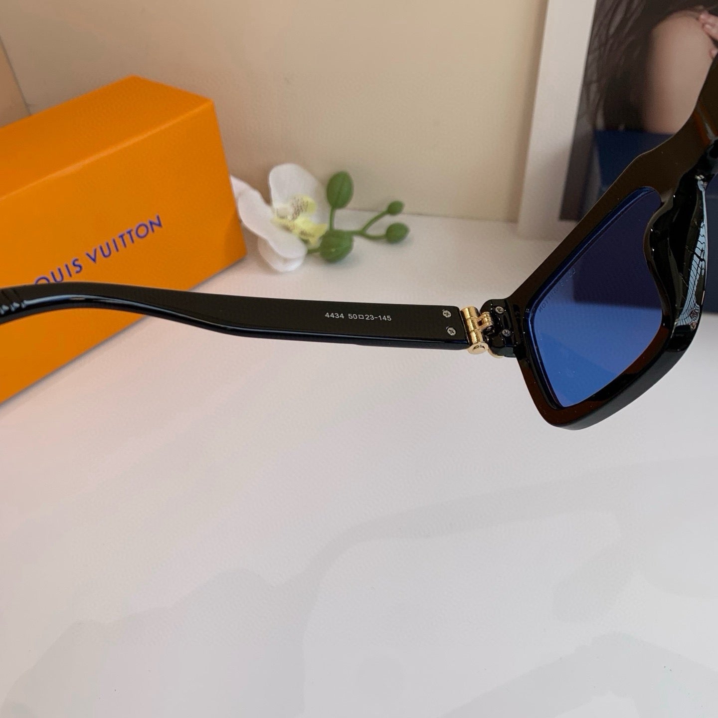 Louis Vuitton Square Blue Lens Sunglasses for Men & Women - 486261