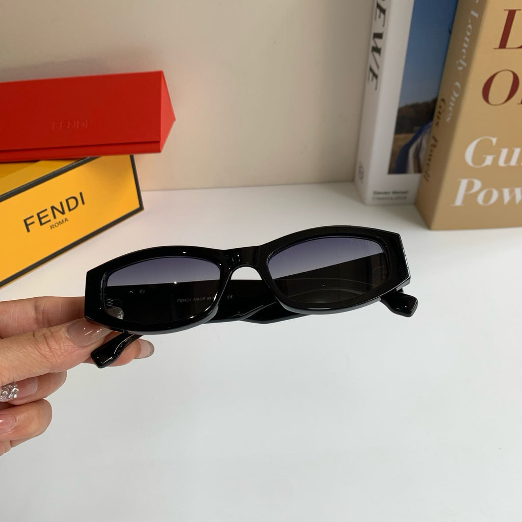 Fendi Fashion Silver Lens Sunglasses for Men & Women - 416302 - detail image 4