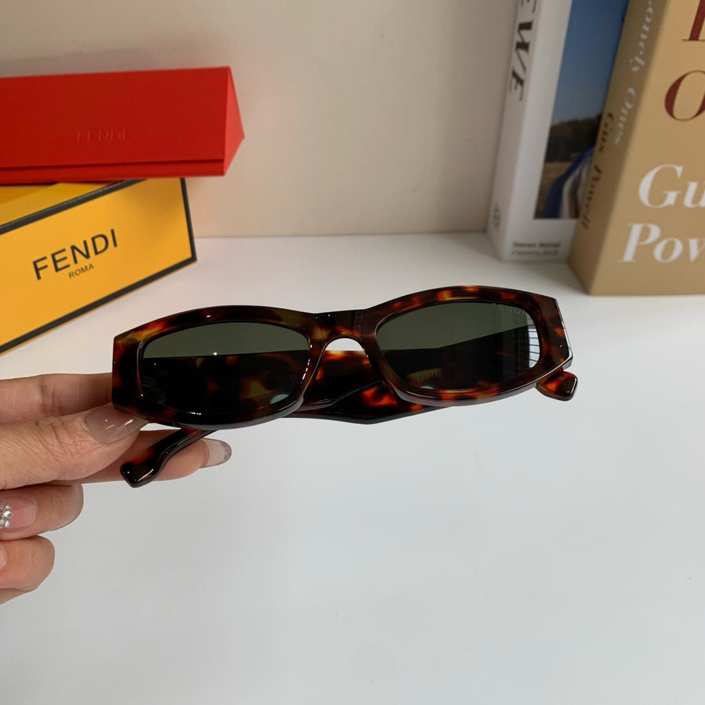 Fendi Fashion Black Lens Sunglasses for Men & Women - detail image 4