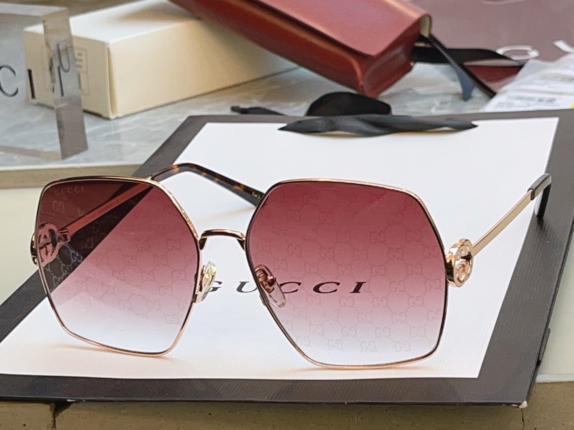 Gucci GG2163S Fashion Gray Lens Sunglasses for Men & Women - detail image 3