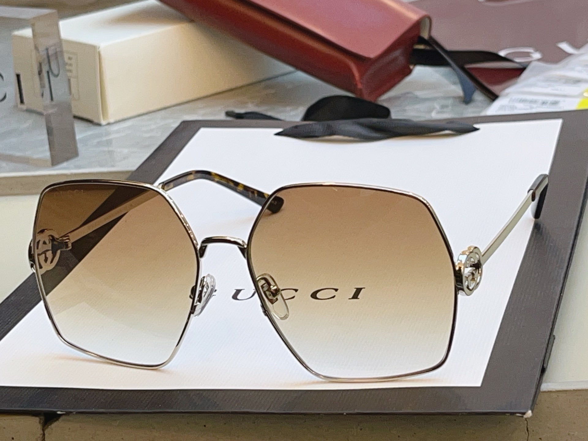 Gucci GG2163S Fashion Gray Lens Sunglasses for Men & Women - detail image 4
