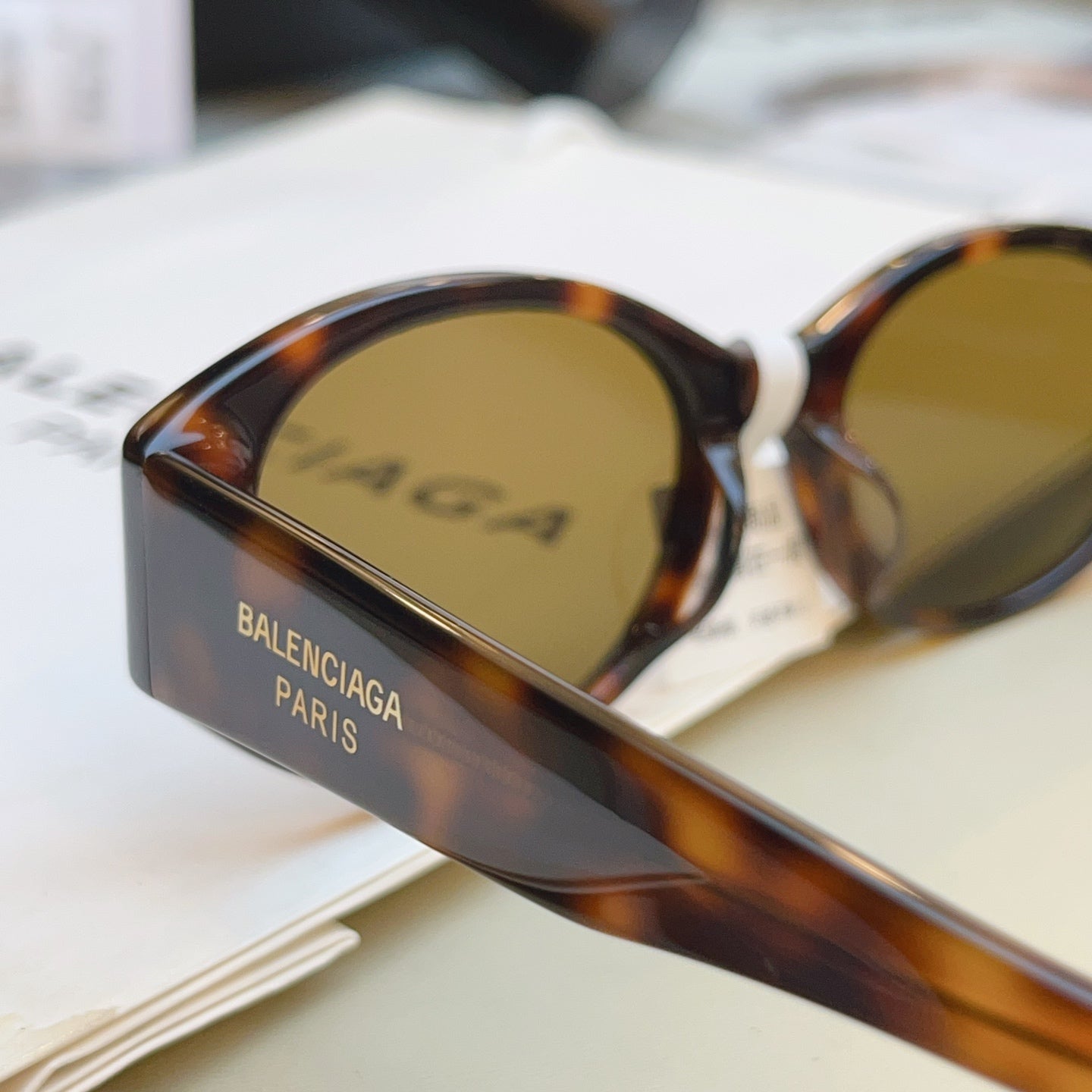 Balenciaga BB0369S Fashion Black Lens Sunglasses for Men & Women - 487504 - detail image 6