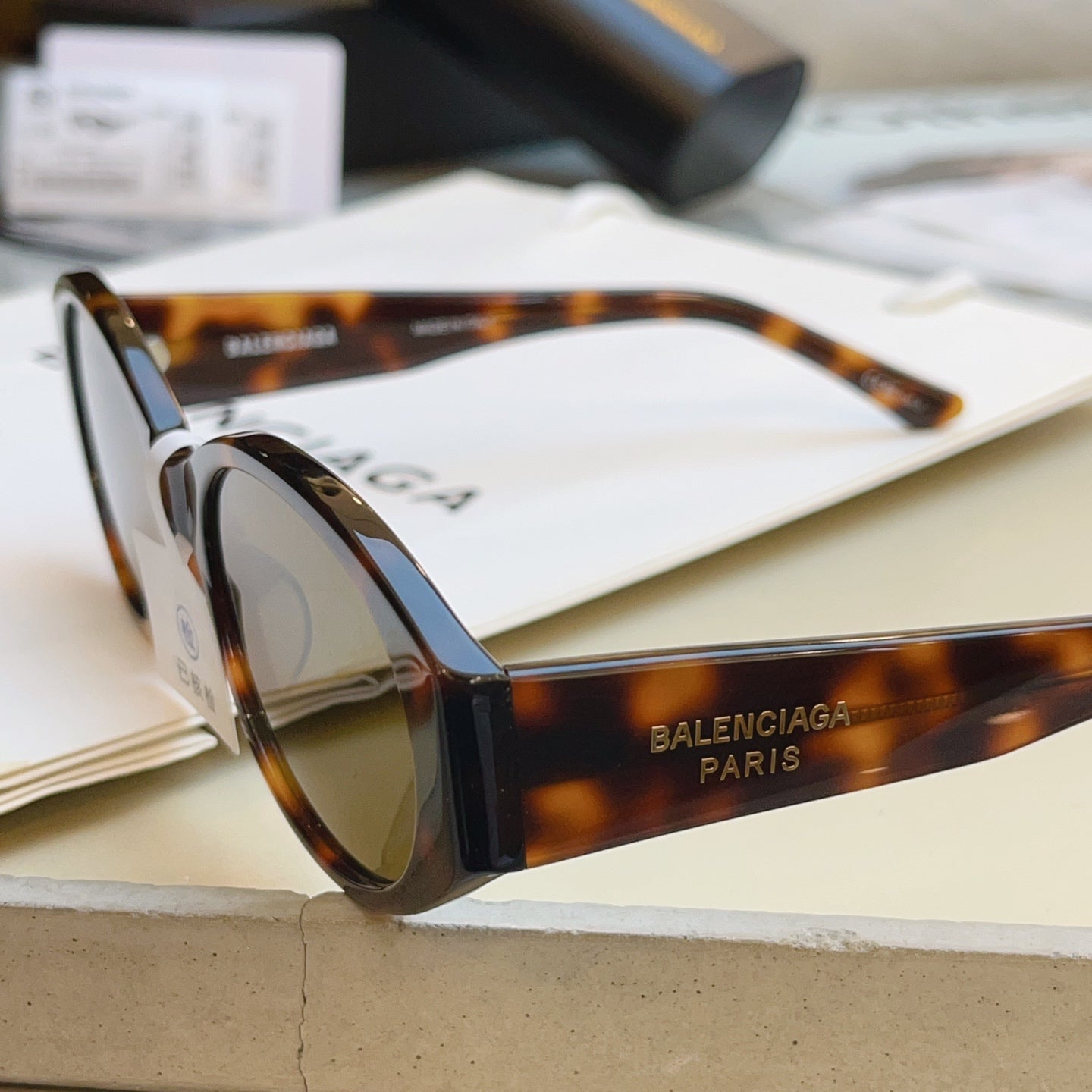 Balenciaga BB0369S Fashion Black Lens Sunglasses for Men & Women - 487504 - detail image 4