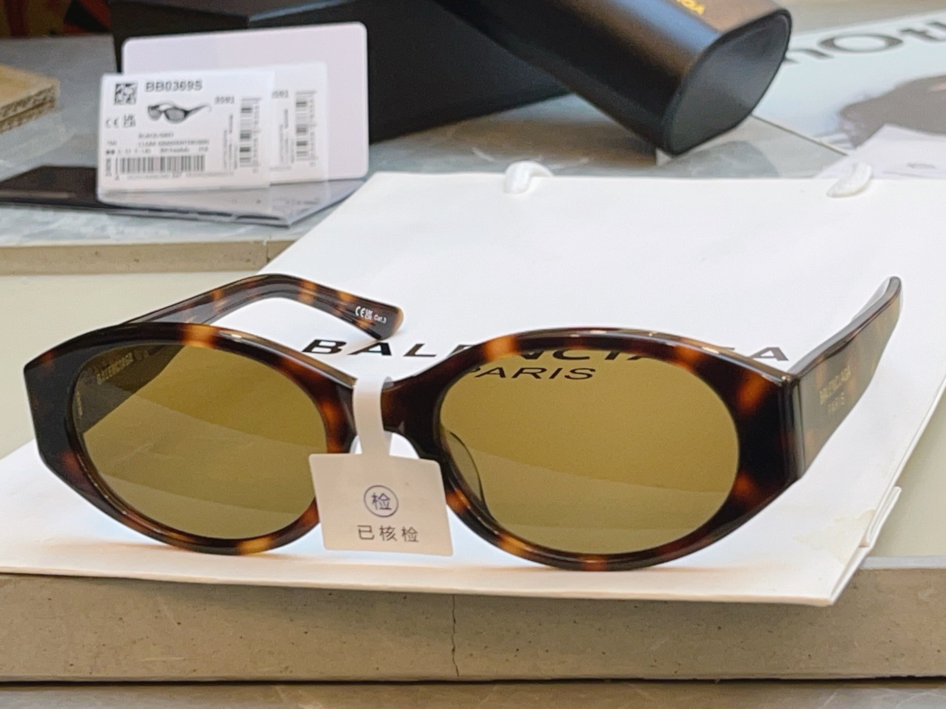Balenciaga BB0369S Fashion Black Lens Sunglasses for Men & Women - 487504 - detail image 2