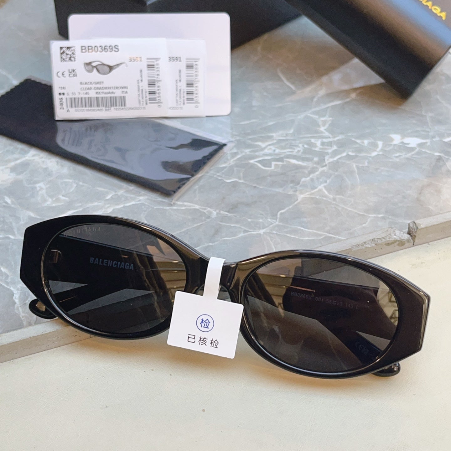 Balenciaga BB0369S Fashion Black Lens Sunglasses for Men & Women - 487505 - detail image 3