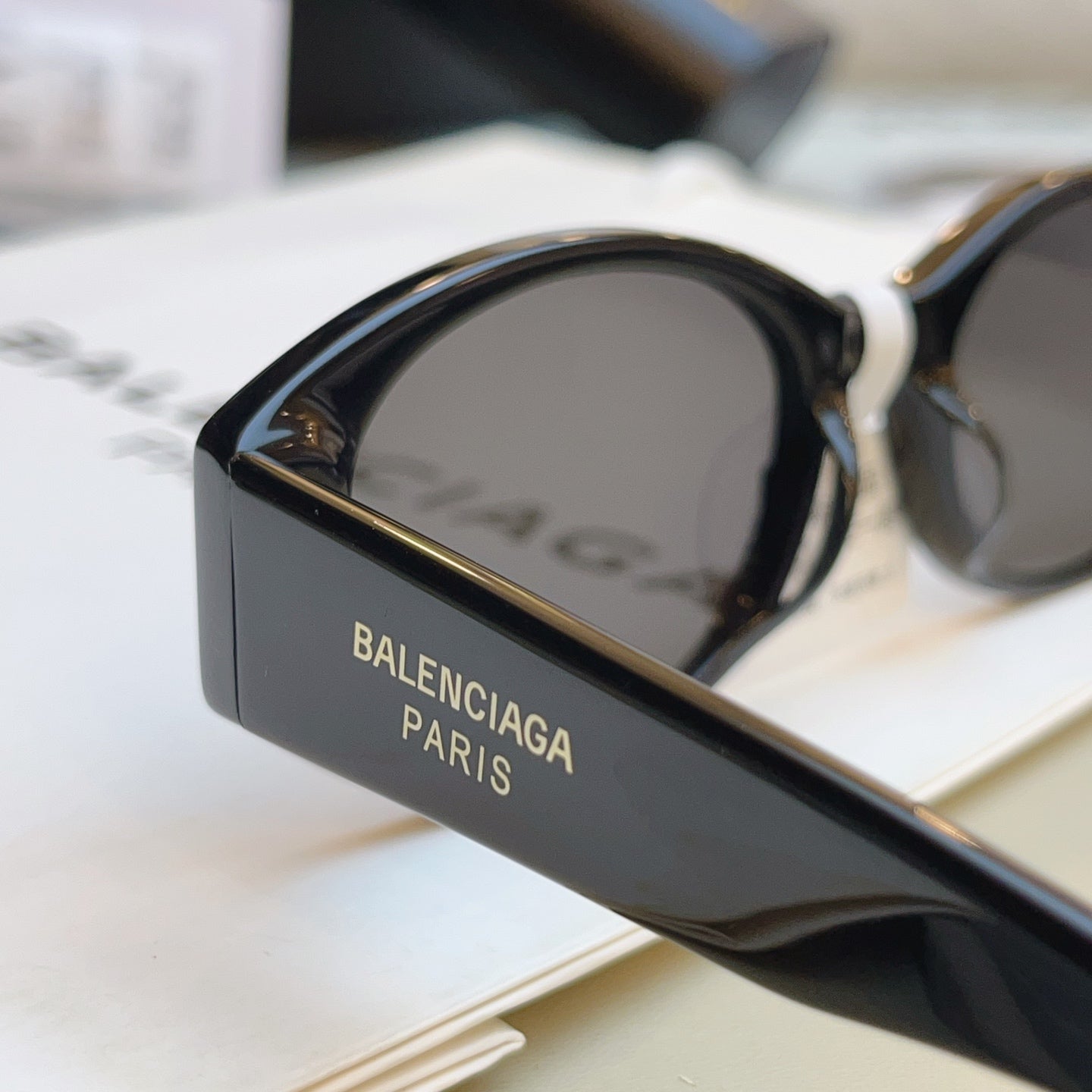 Balenciaga BB0369S Fashion Black Lens Sunglasses for Men & Women - 487505 - detail image 7