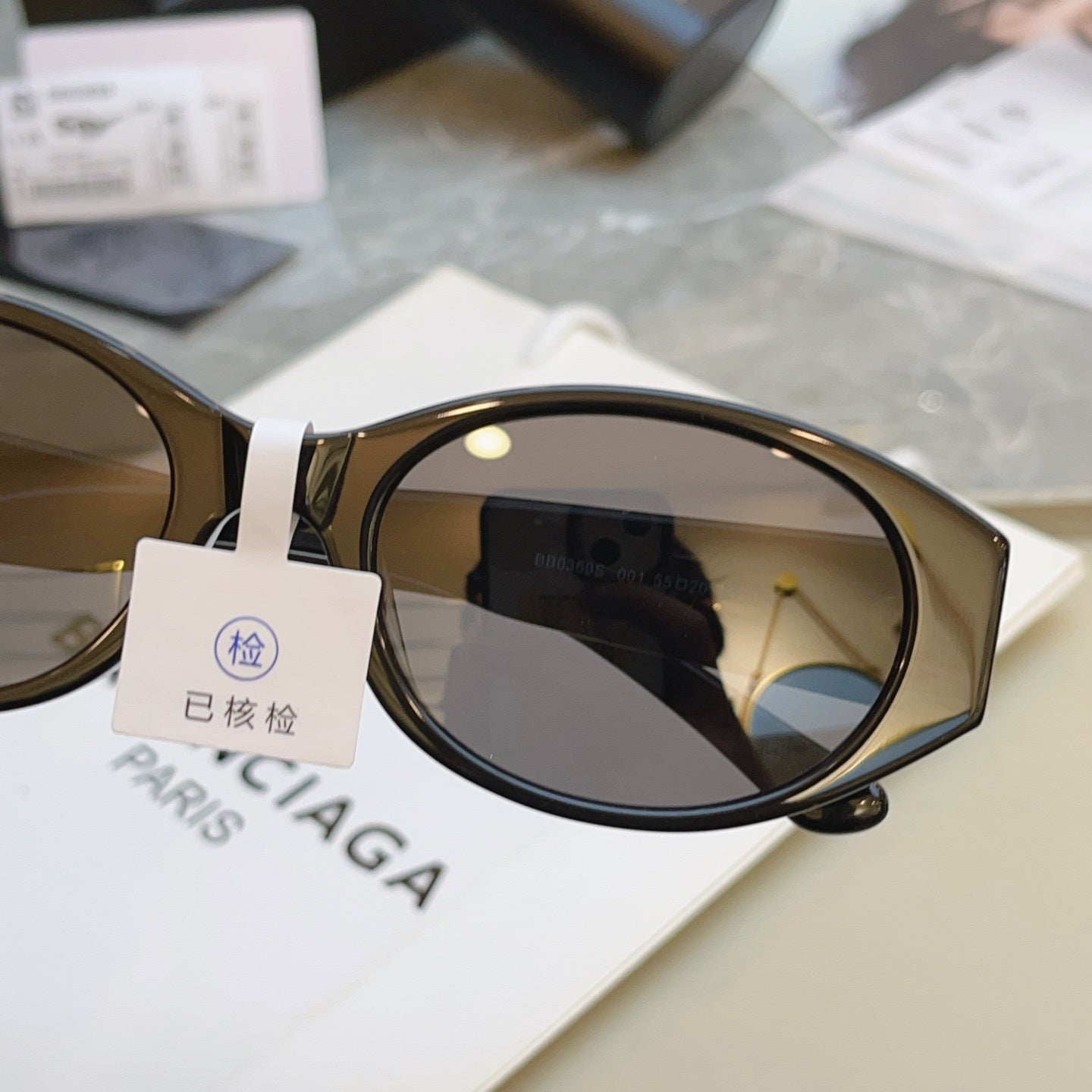 Balenciaga BB0369S Fashion Black Lens Sunglasses for Men & Women - 487505 - detail image 9
