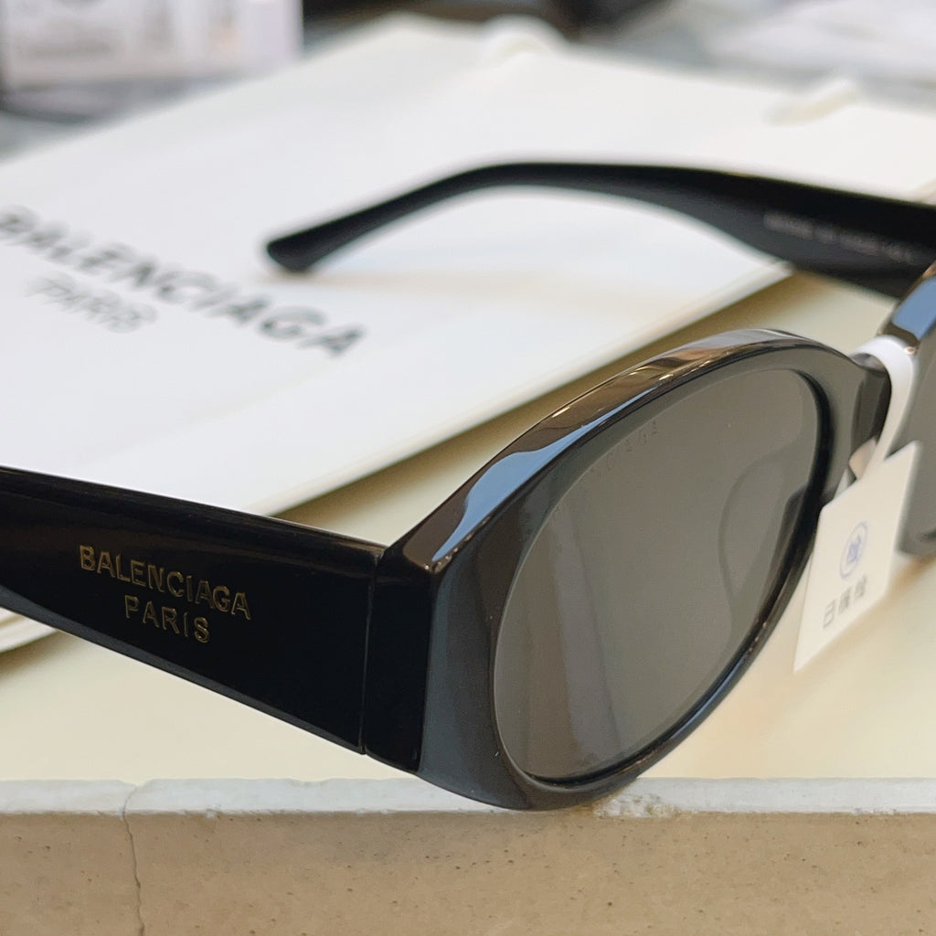Balenciaga BB0369S Fashion Black Lens Sunglasses for Men & Women - 487505 - detail image 4