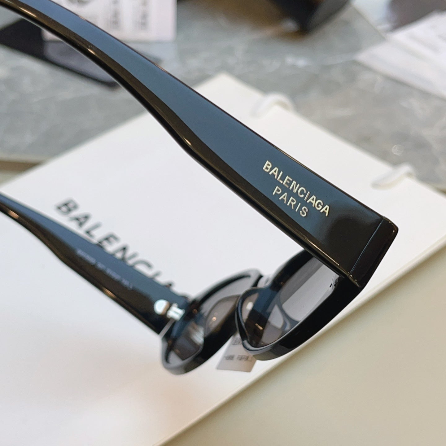 Balenciaga BB0369S Fashion Black Lens Sunglasses for Men & Women - 487505 - detail image 5
