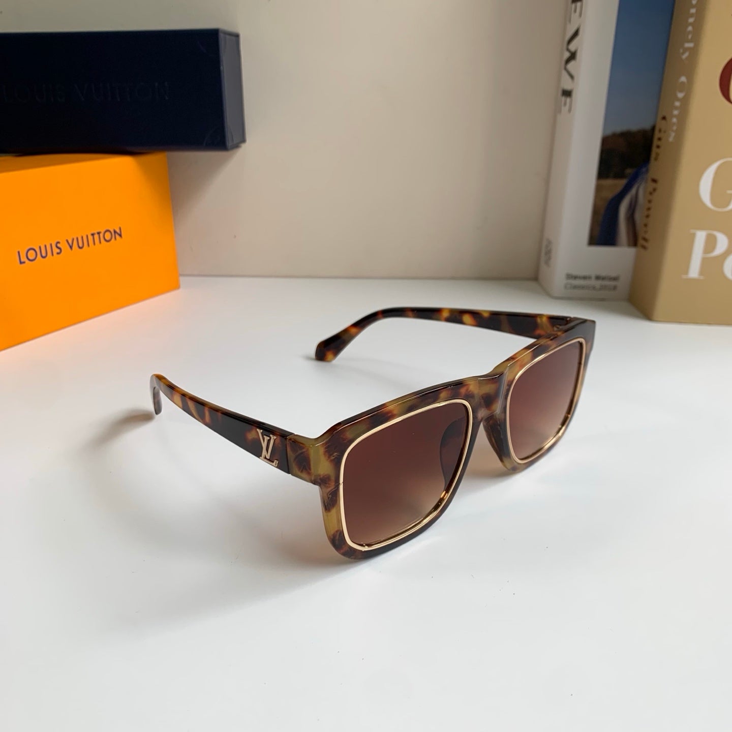 Louis Vuitton Square Brown Lens Sunglasses for Men & Women - 448536