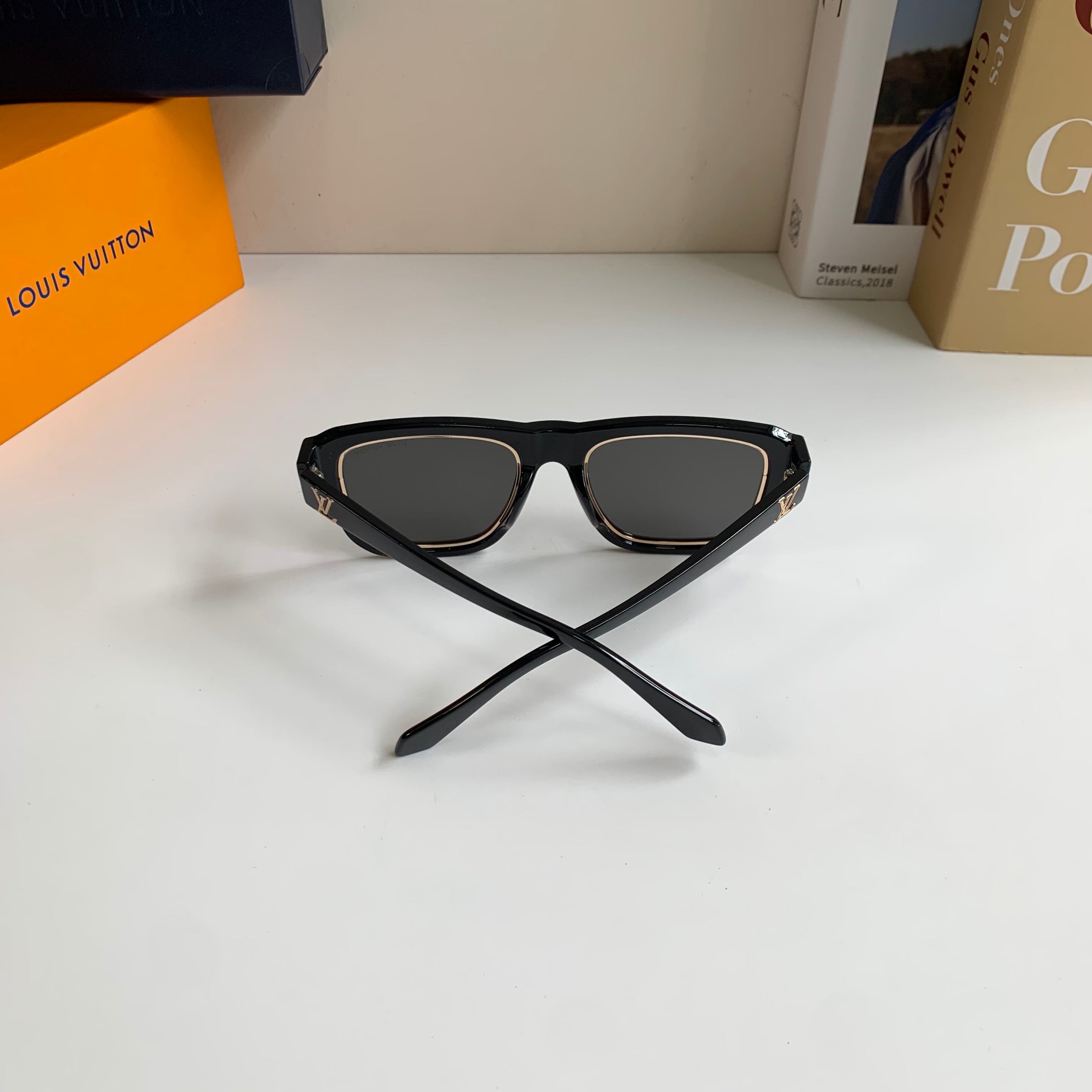 Louis Vuitton Square Black Lens Sunglasses for Men & Women - 448539 - detail image 8