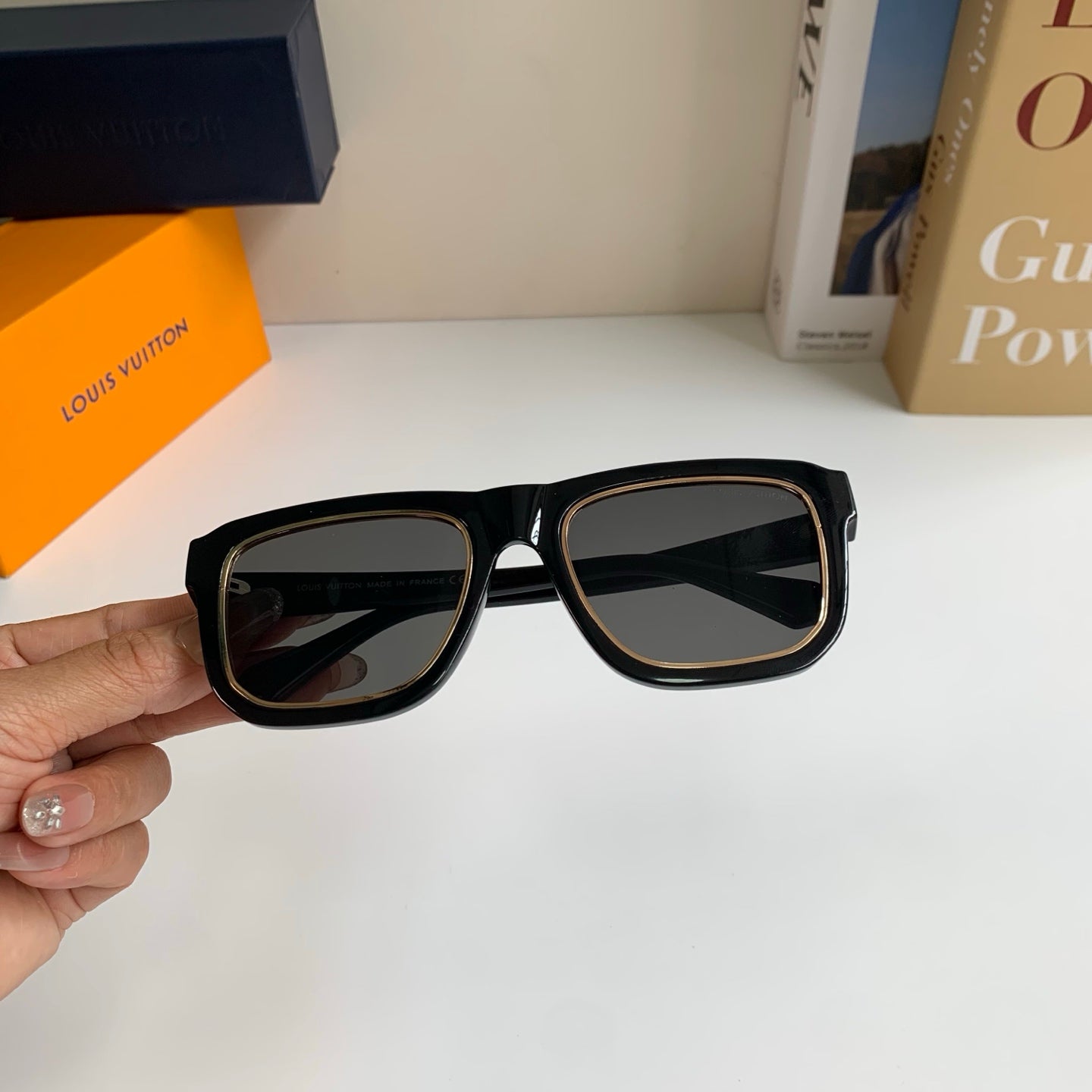 Louis Vuitton Square Black Lens Sunglasses for Men & Women - 448539 - detail image 4