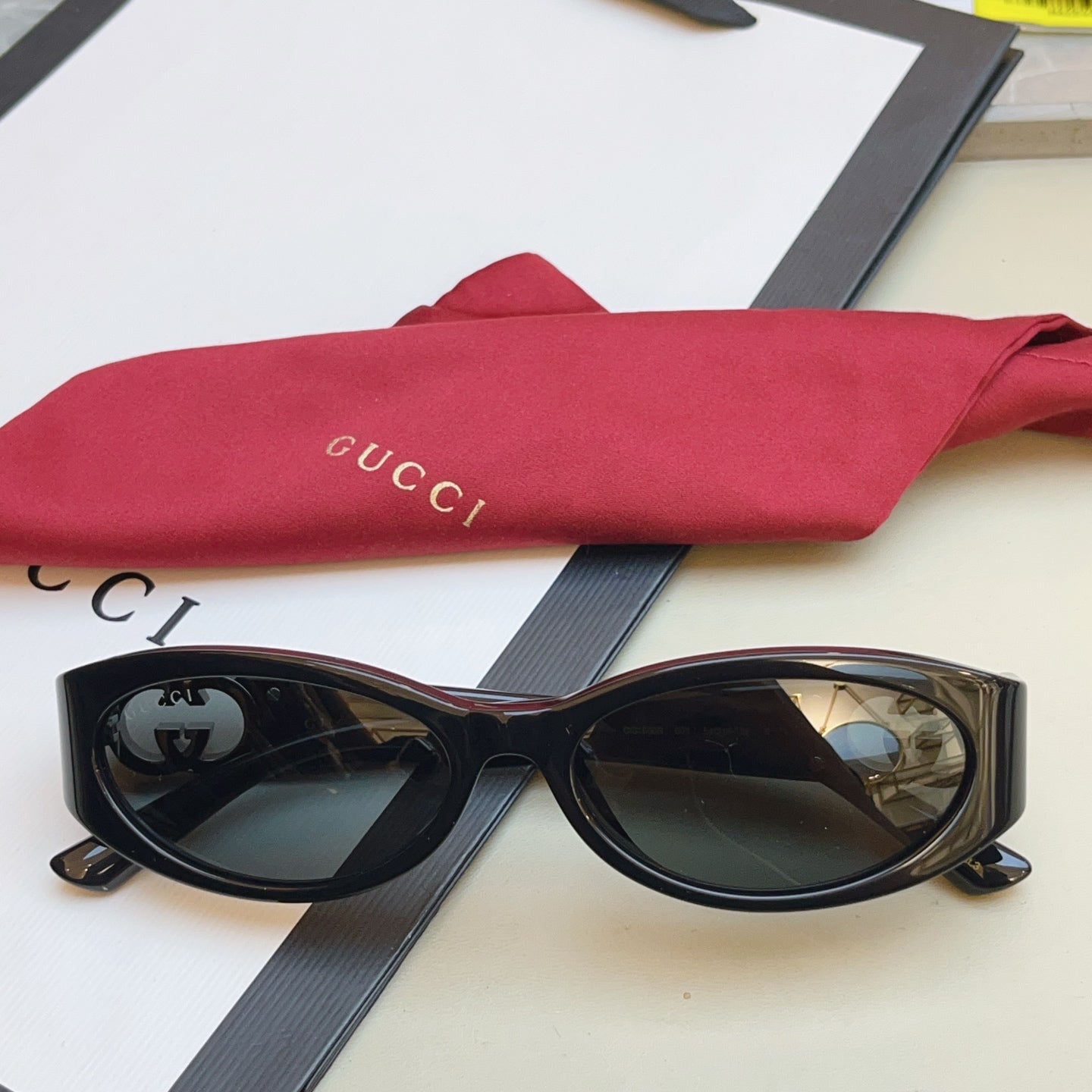 Gucci GG1660S Fashion Black Lens Sunglasses for Men & Women - detail image 3