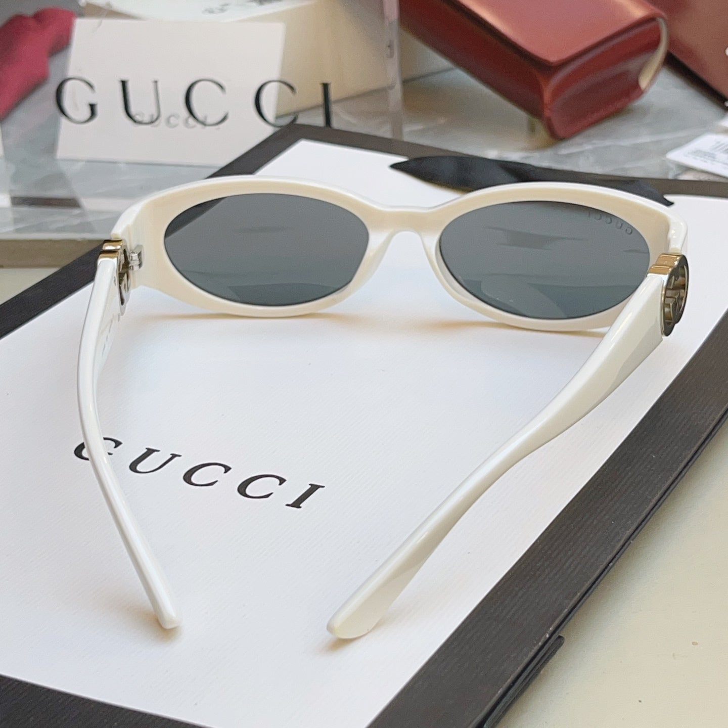 Gucci GG1660S Fashion Gray Lens Sunglasses for Men & Women - detail image 3
