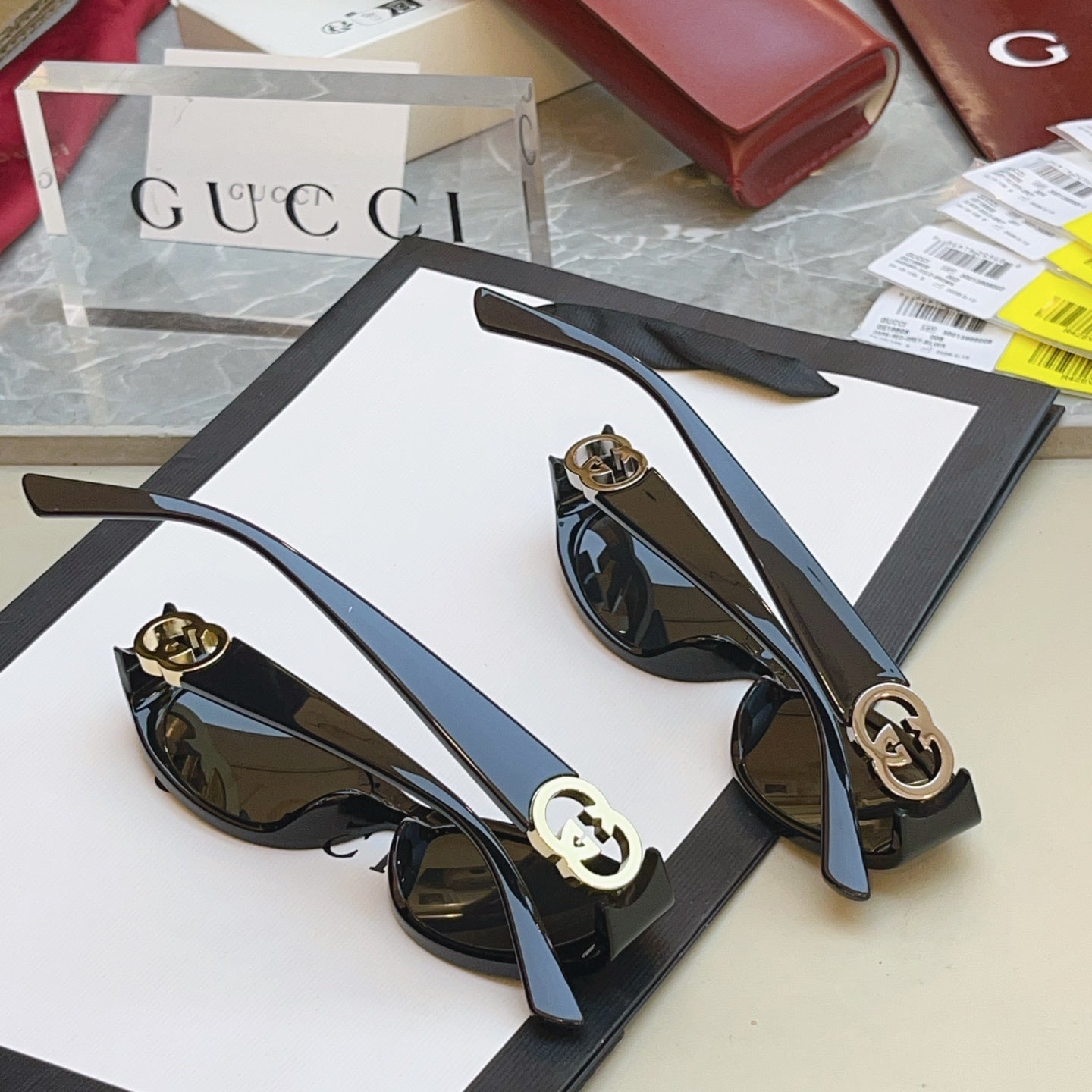 Gucci GG1660S Fashion Gray Lens Sunglasses for Men & Women - detail image 7