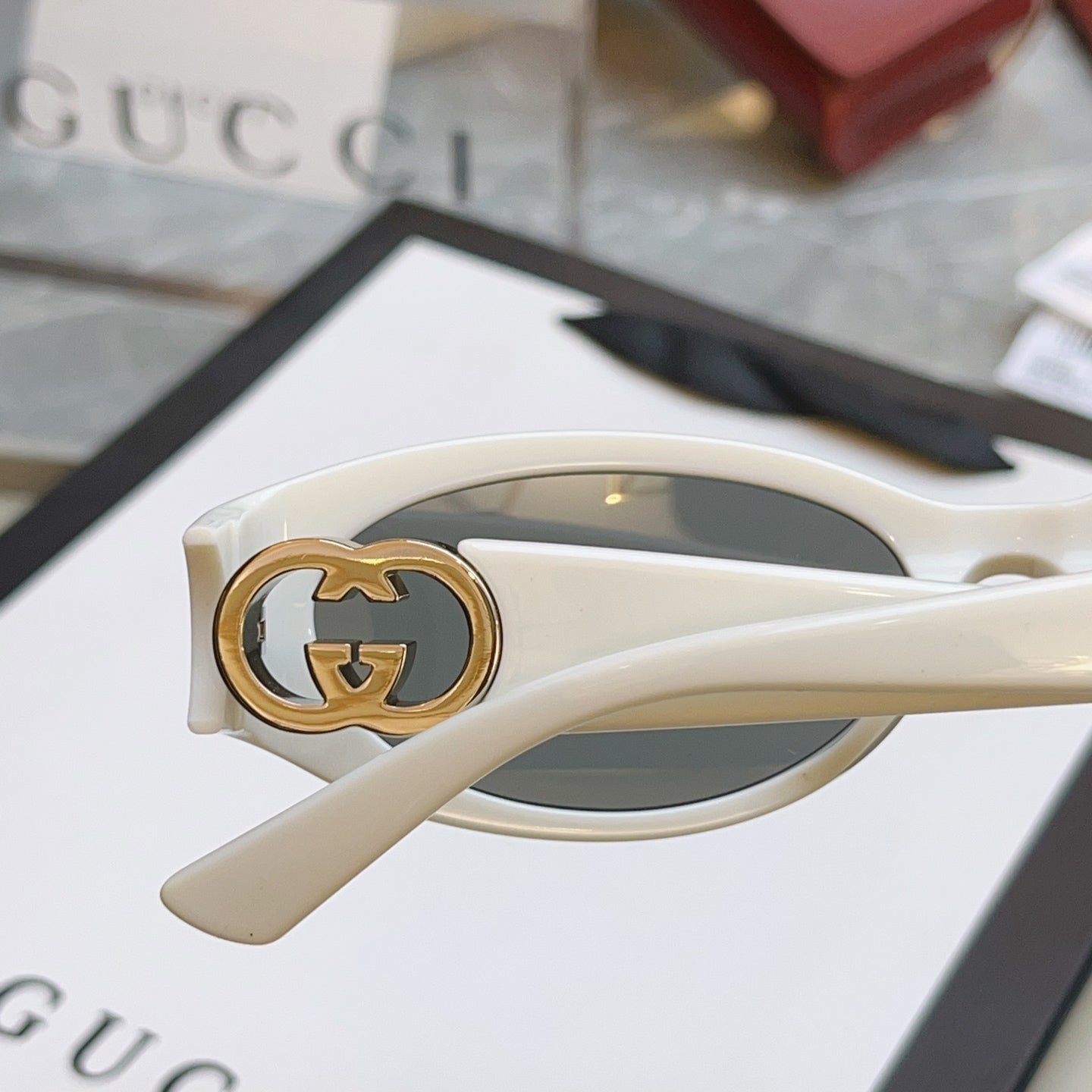 Gucci GG1660S Fashion Gray Lens Sunglasses for Men & Women - detail image 2