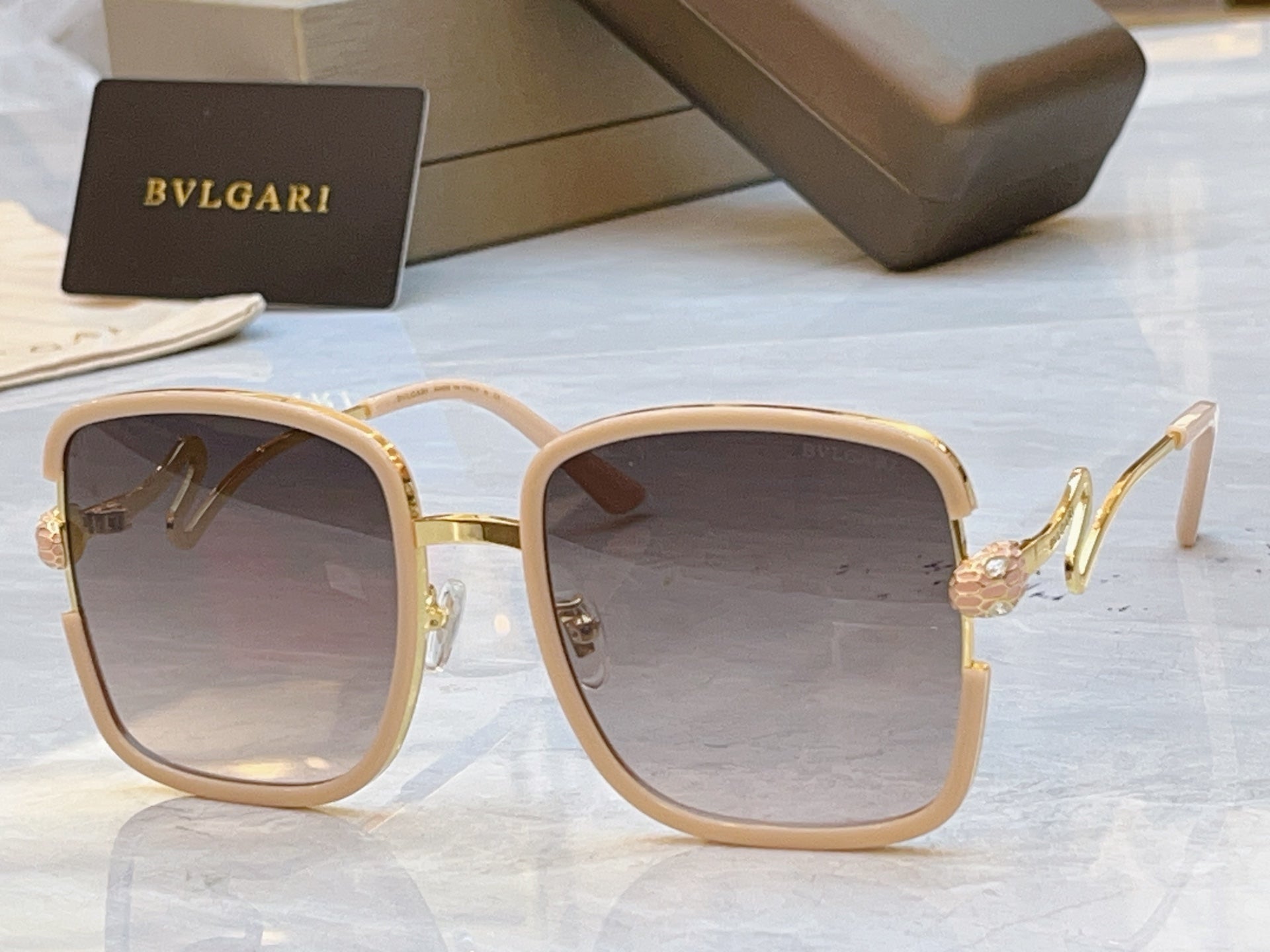 Bottega Veneta Fashion Blue Lens Sunglasses for Men & Women - detail image 4