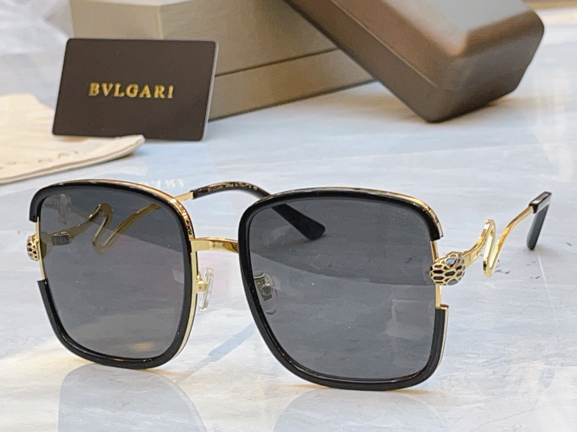 Bottega Veneta Fashion Blue Lens Sunglasses for Men & Women - detail image 5
