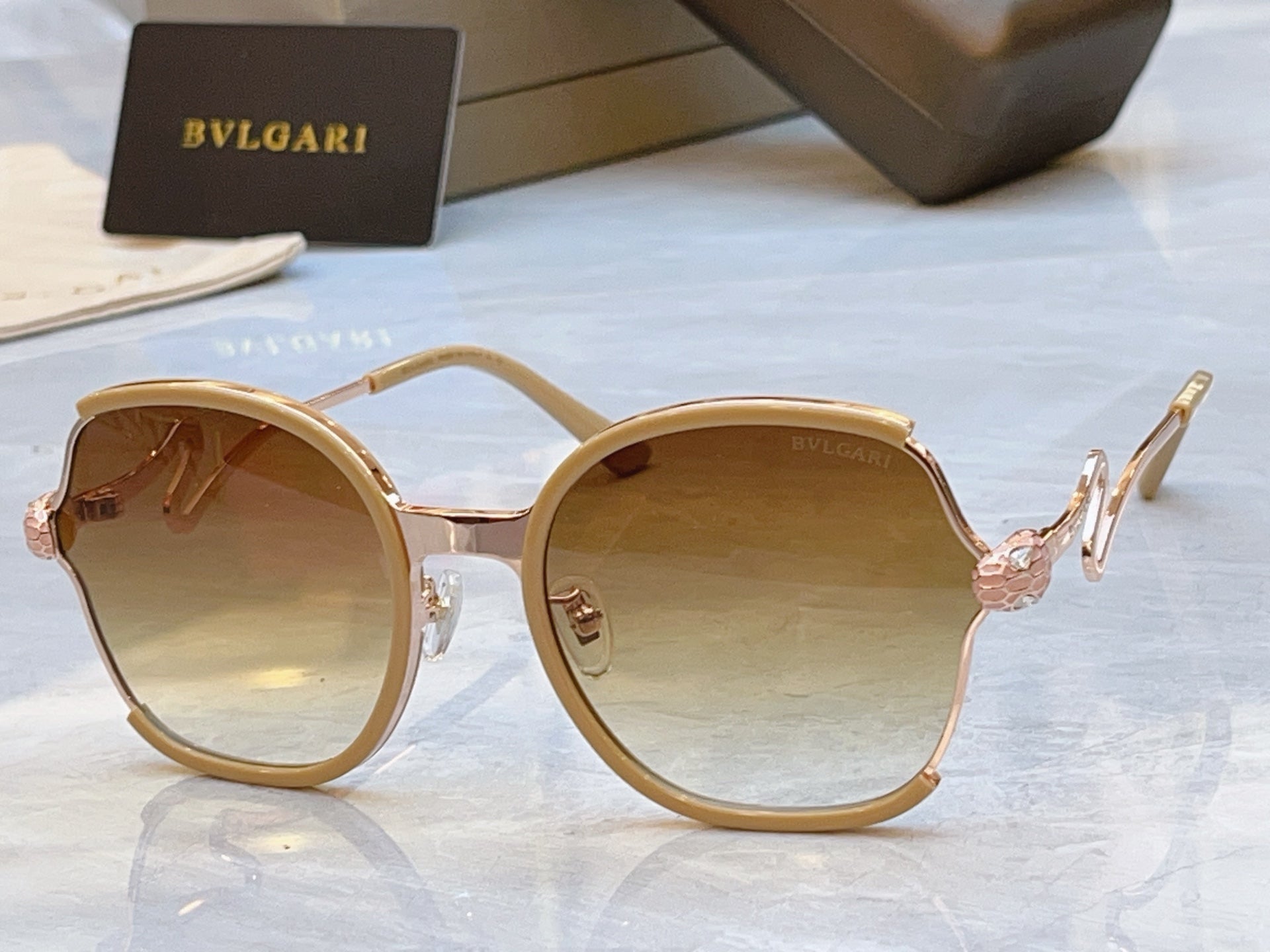 Bottega Veneta Fashion Orange Lens Sunglasses for Men & Women - detail image 2