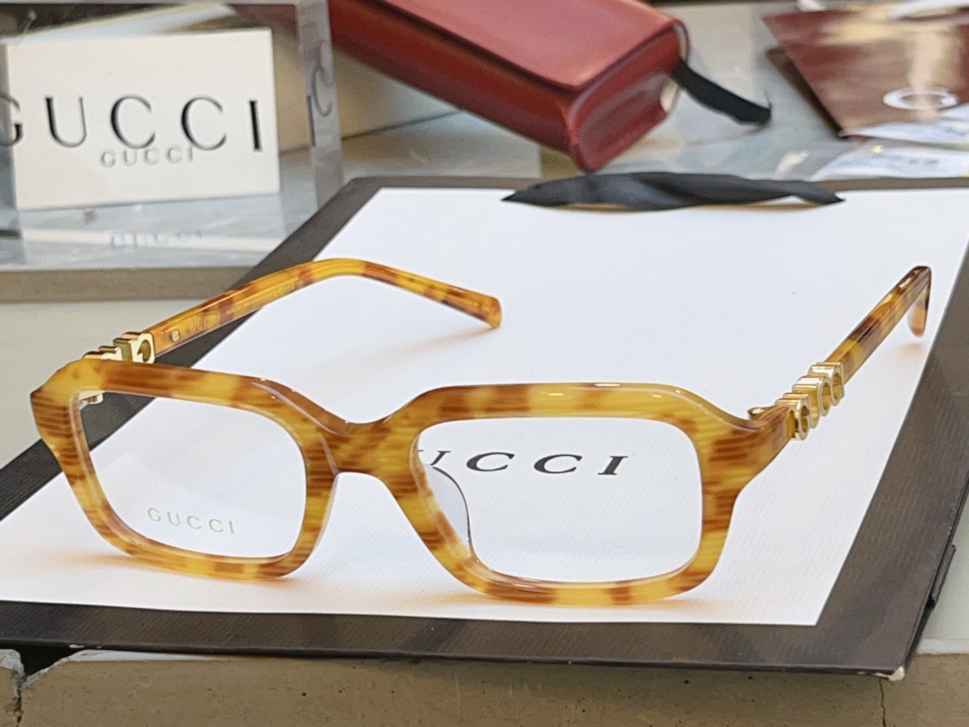 Gucci GG2152S Fashion Black Lens Sunglasses for Men & Women - 431365 - detail image 4