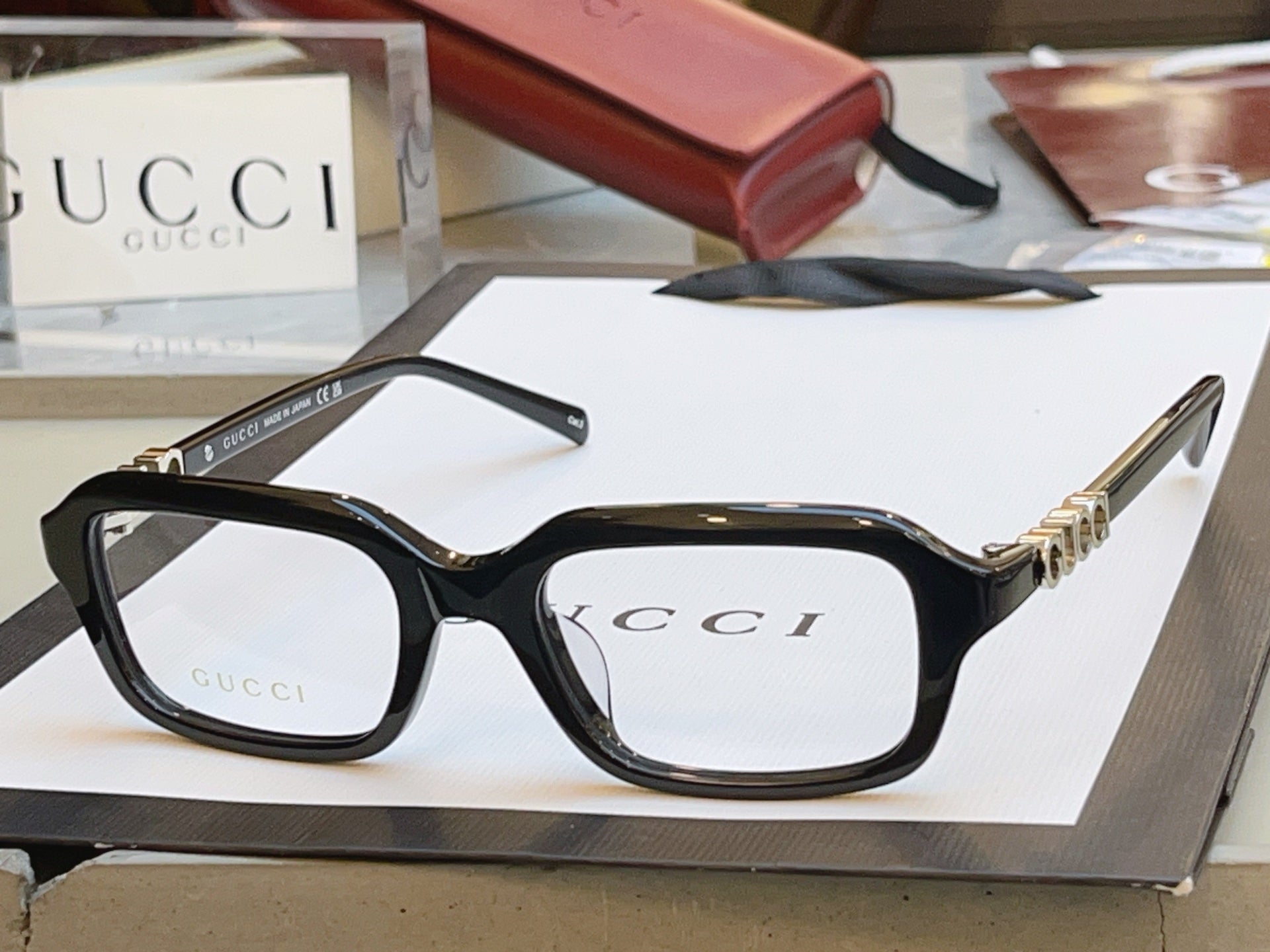 Gucci GG2152S Fashion Black Lens Sunglasses for Men & Women - 431365 - detail image 2