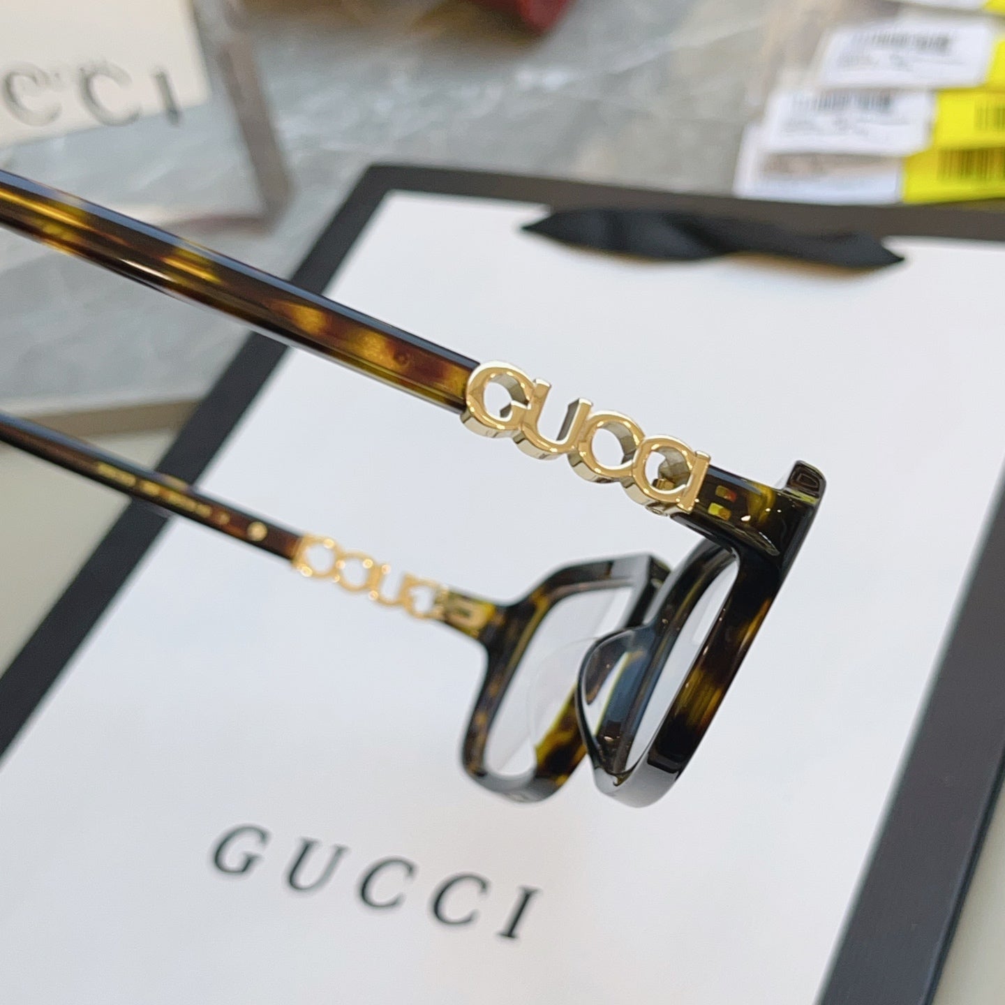 Gucci GG2152S Fashion Black Lens Sunglasses for Men & Women - 431366 - detail image 6