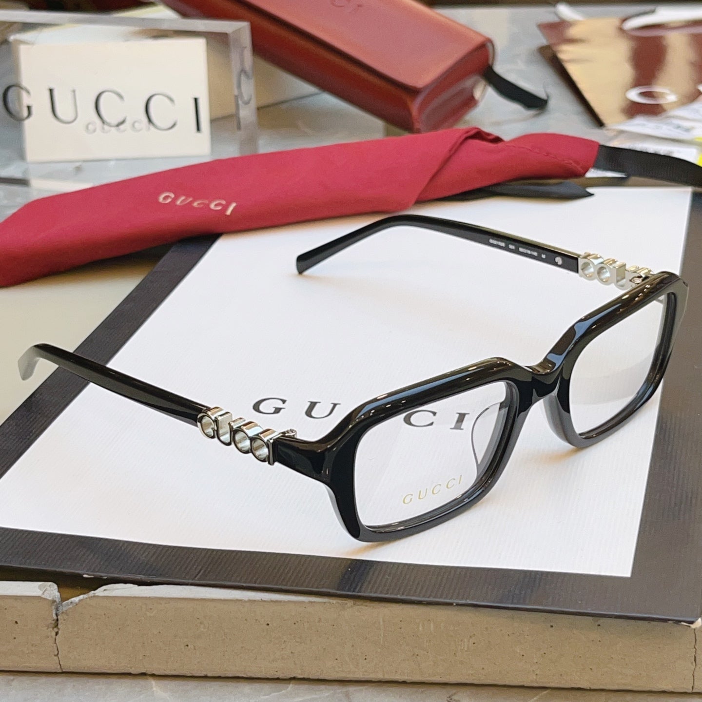 Gucci GG2152S Fashion Black Lens Sunglasses for Men & Women - 431366 - detail image 4