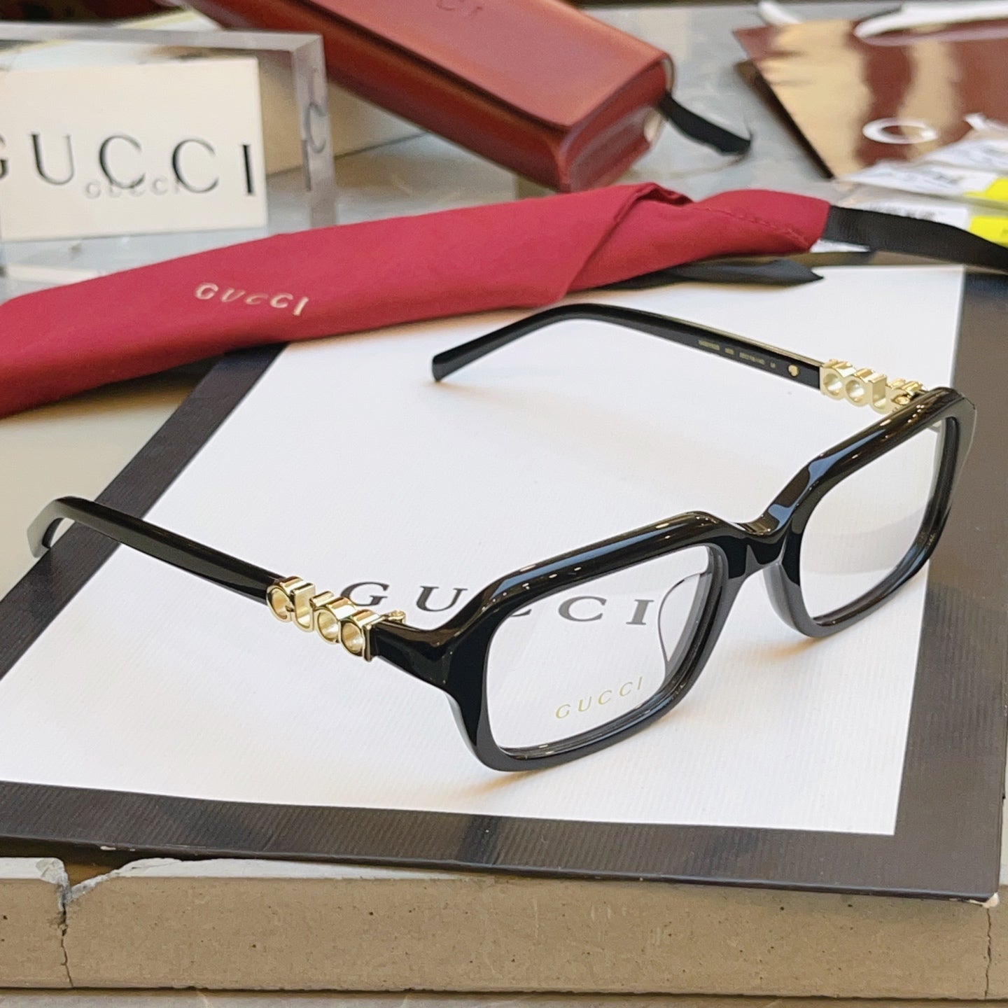 Gucci GG2152S Fashion Black Lens Sunglasses for Men & Women - 431366 - detail image 3