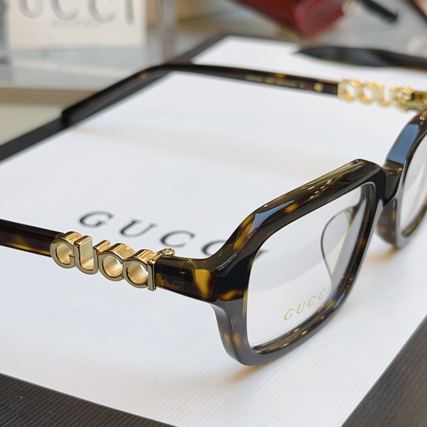 Gucci GG2152S Fashion Black Lens Sunglasses for Men & Women - 431366 - detail image 8