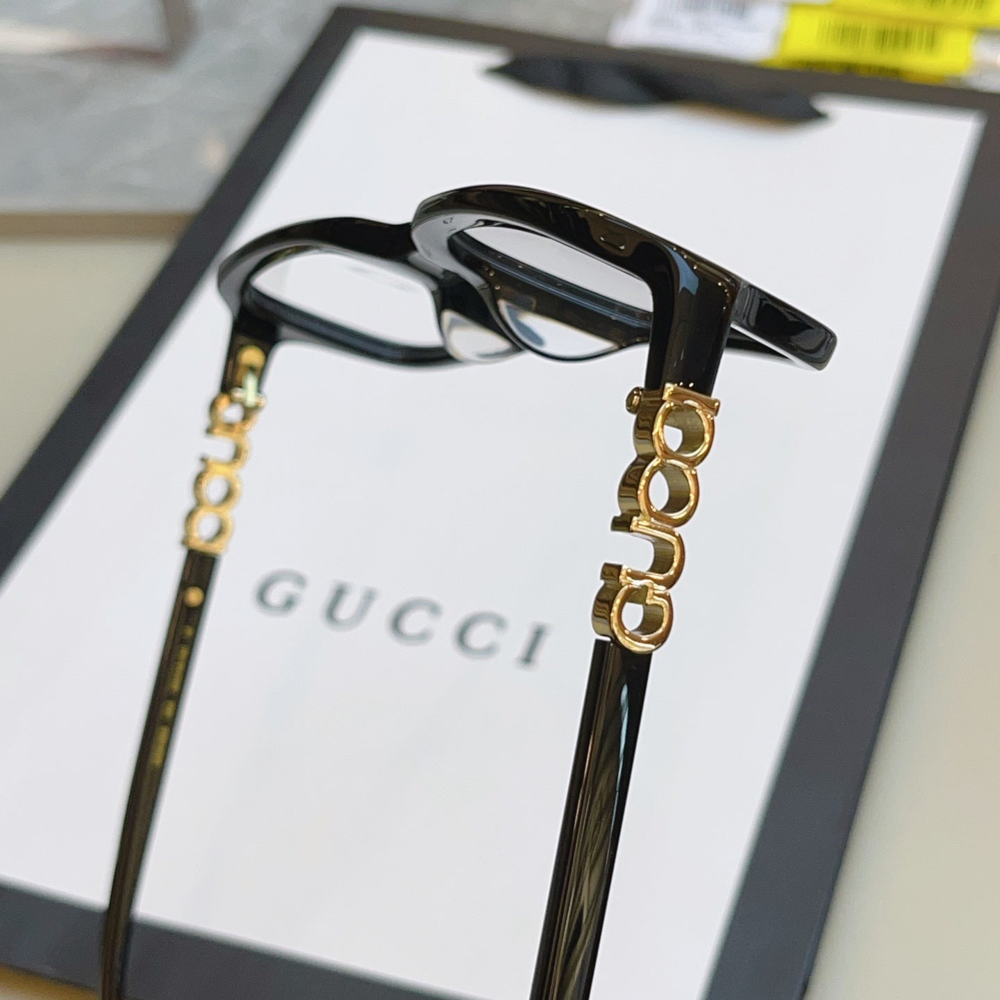 Gucci GG2152S Fashion Black Lens Sunglasses for Men & Women - 431367 - detail image 5