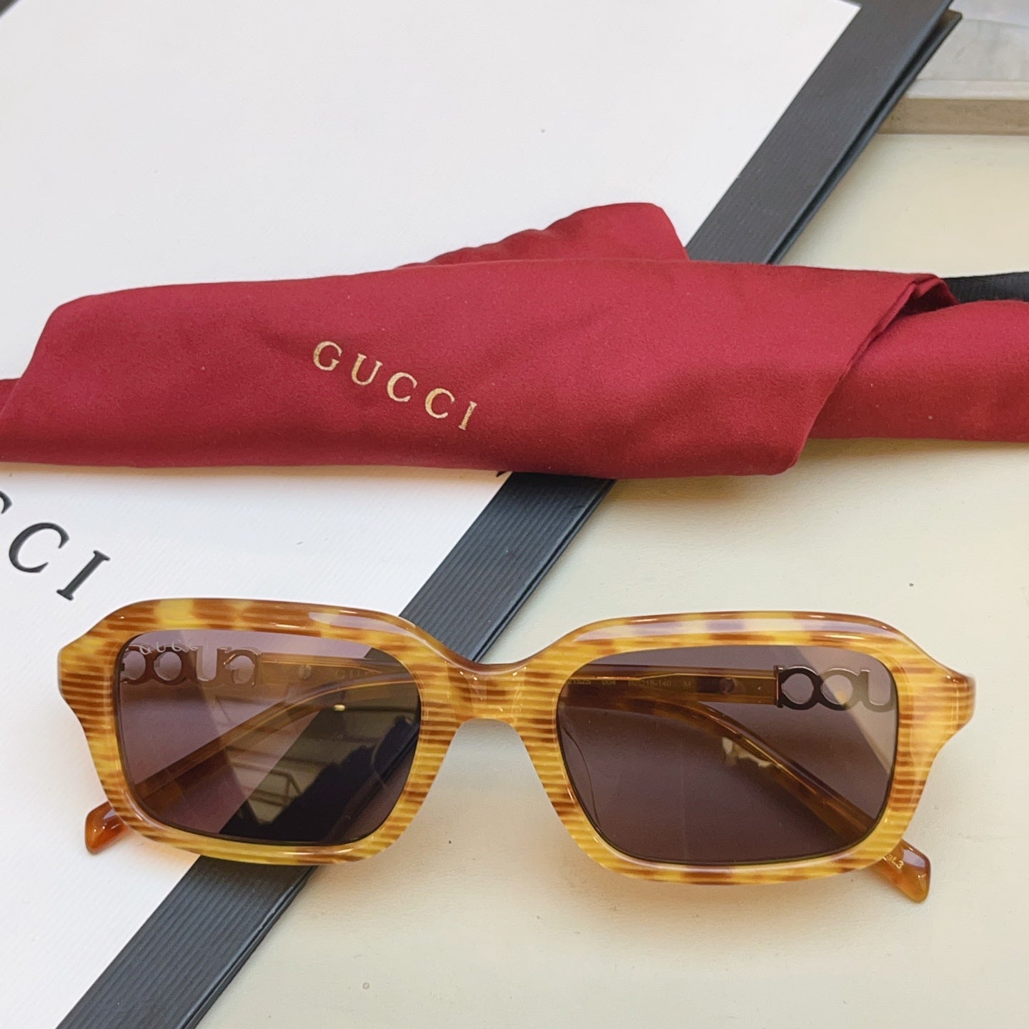 Gucci GG2152S Fashion Black Lens Sunglasses for Men & Women - 431368 - detail image 4