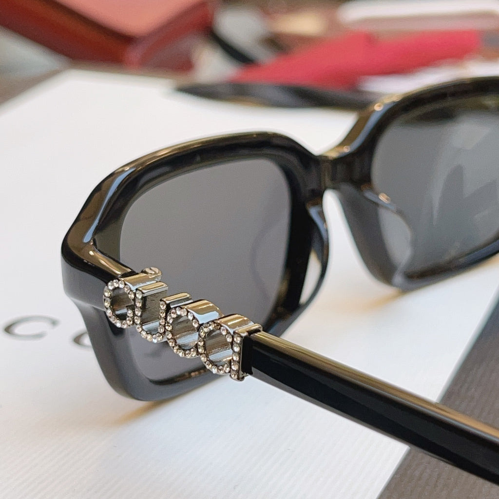 Gucci GG2152S Fashion Black Lens Sunglasses for Men & Women - 431368 - detail image 8
