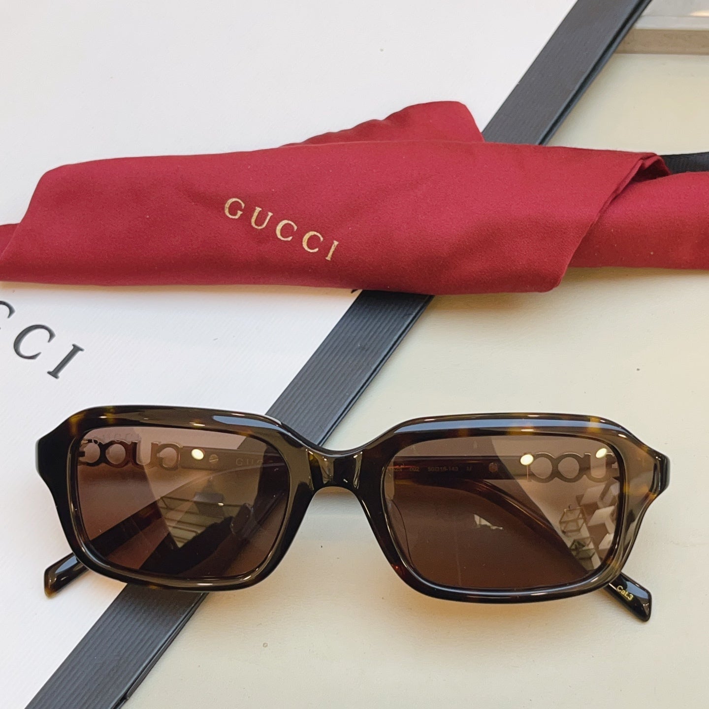 Gucci GG2152S Fashion Black Lens Sunglasses for Men & Women - 431368 - detail image 3