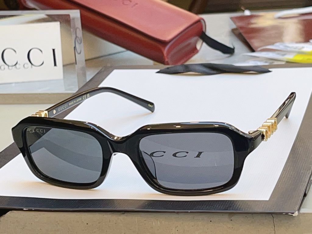Gucci GG2152S Fashion Gray Lens Sunglasses for Men & Women - 431369 - detail image 3