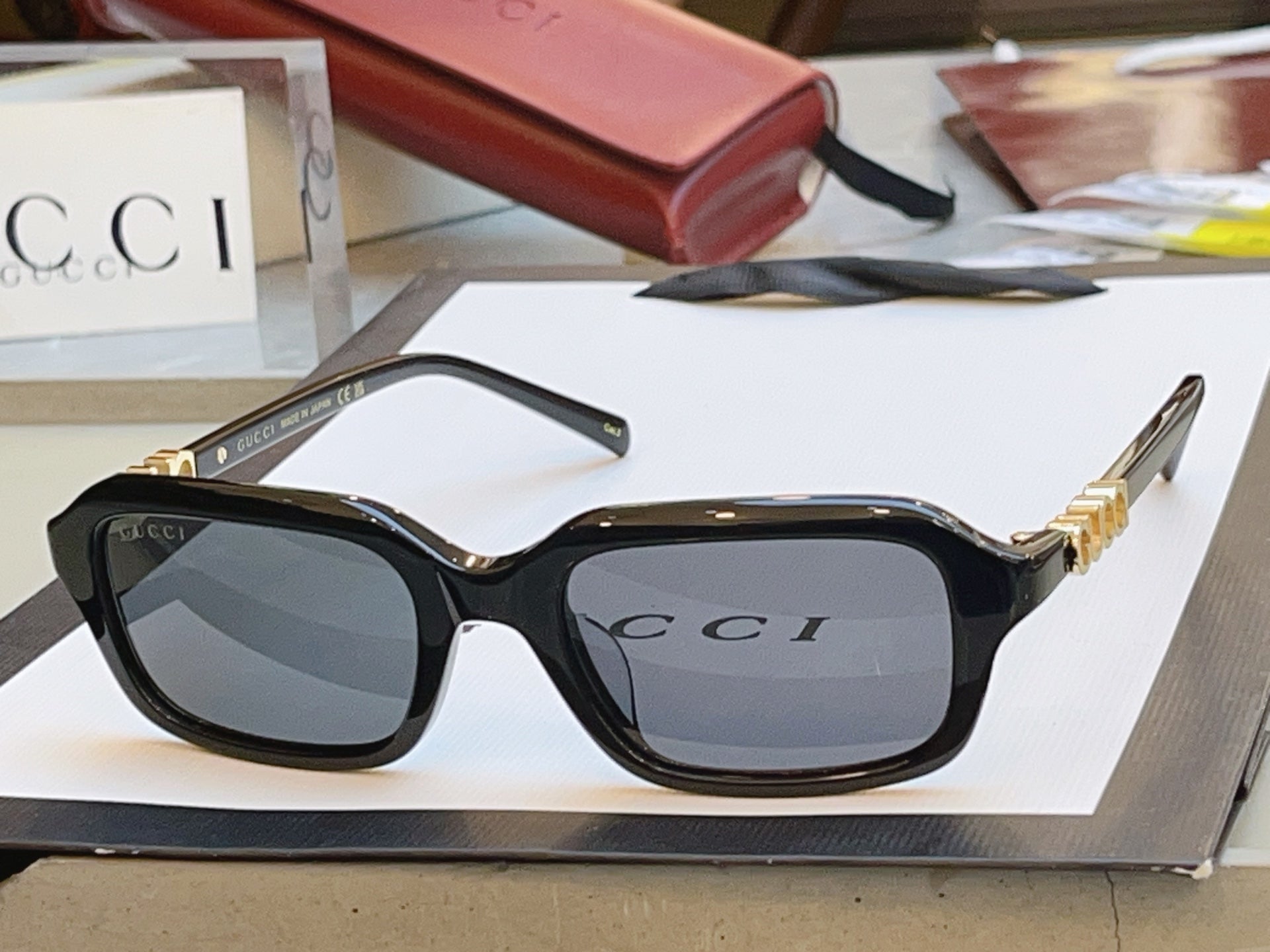 Gucci GG2152S Fashion Gray Lens Sunglasses for Men & Women - 431369 - detail image 3
