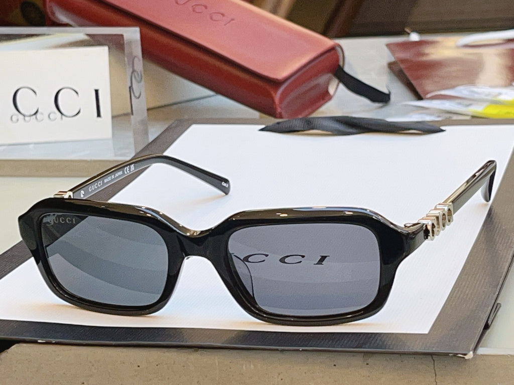 Gucci GG2152S Fashion Gray Lens Sunglasses for Men & Women - 431369 - detail image 2