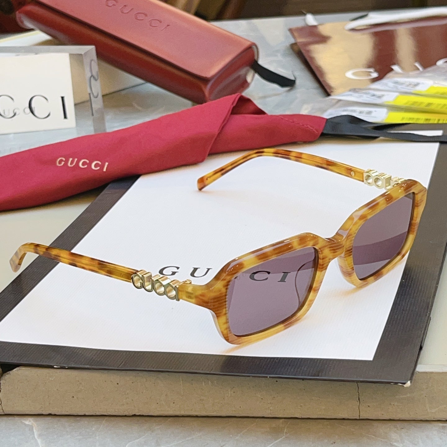 Gucci GG2152S Fashion Black Lens Sunglasses for Men & Women - detail image 5