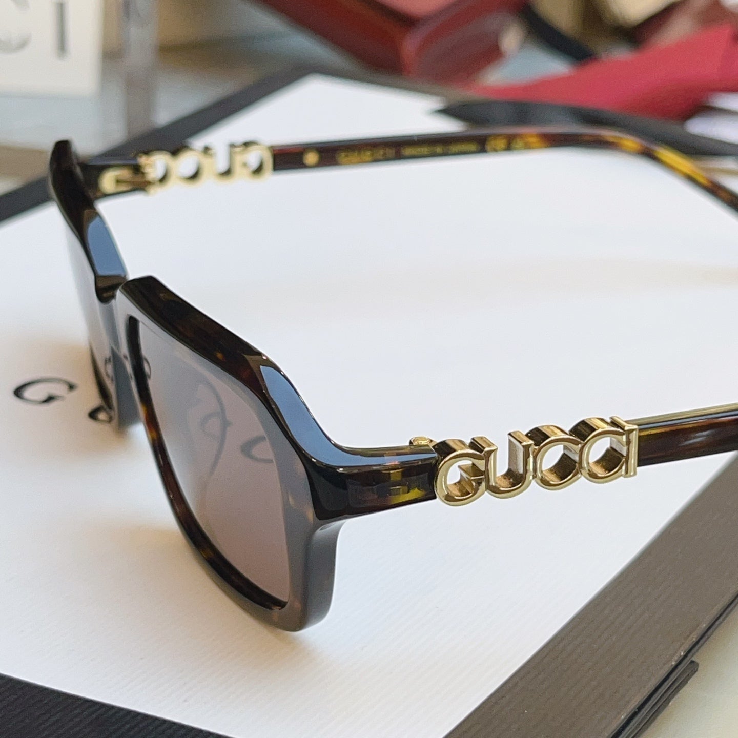 Gucci GG2152S Fashion Black Lens Sunglasses for Men & Women - detail image 7